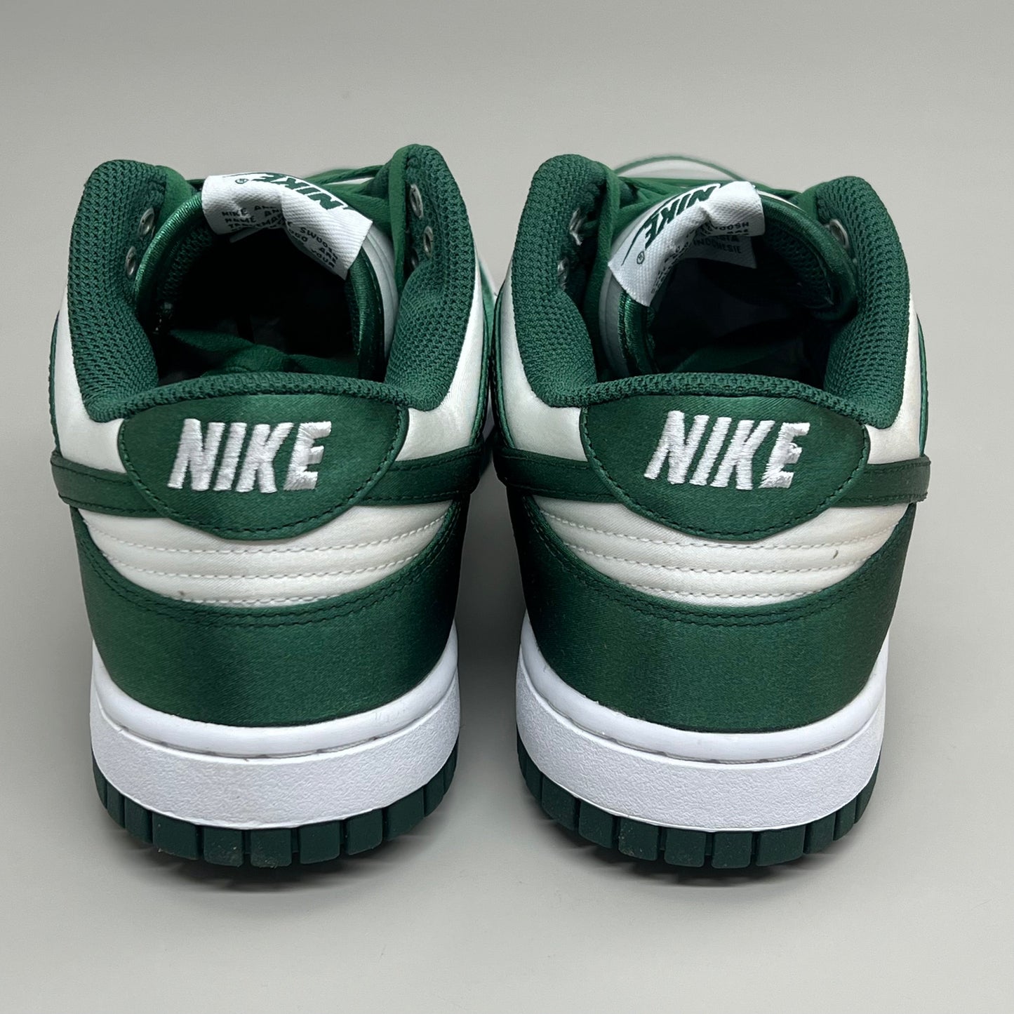 NIKE Dunk Low Satin ESS SNKR Sz Women's 5.5 Men's 4 White/Team Green DX5931100