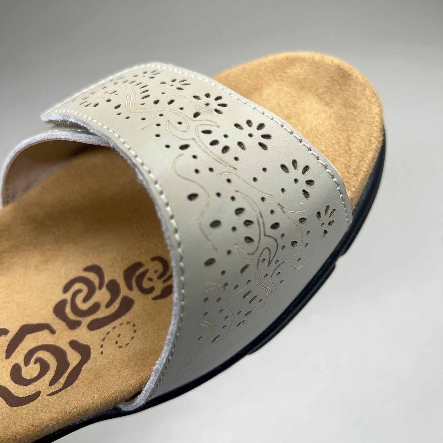 PROPET Wanda Sandal w/Wedge Heel Design Womens Sz 8 XX WIDE (4E) Cream WSX203L