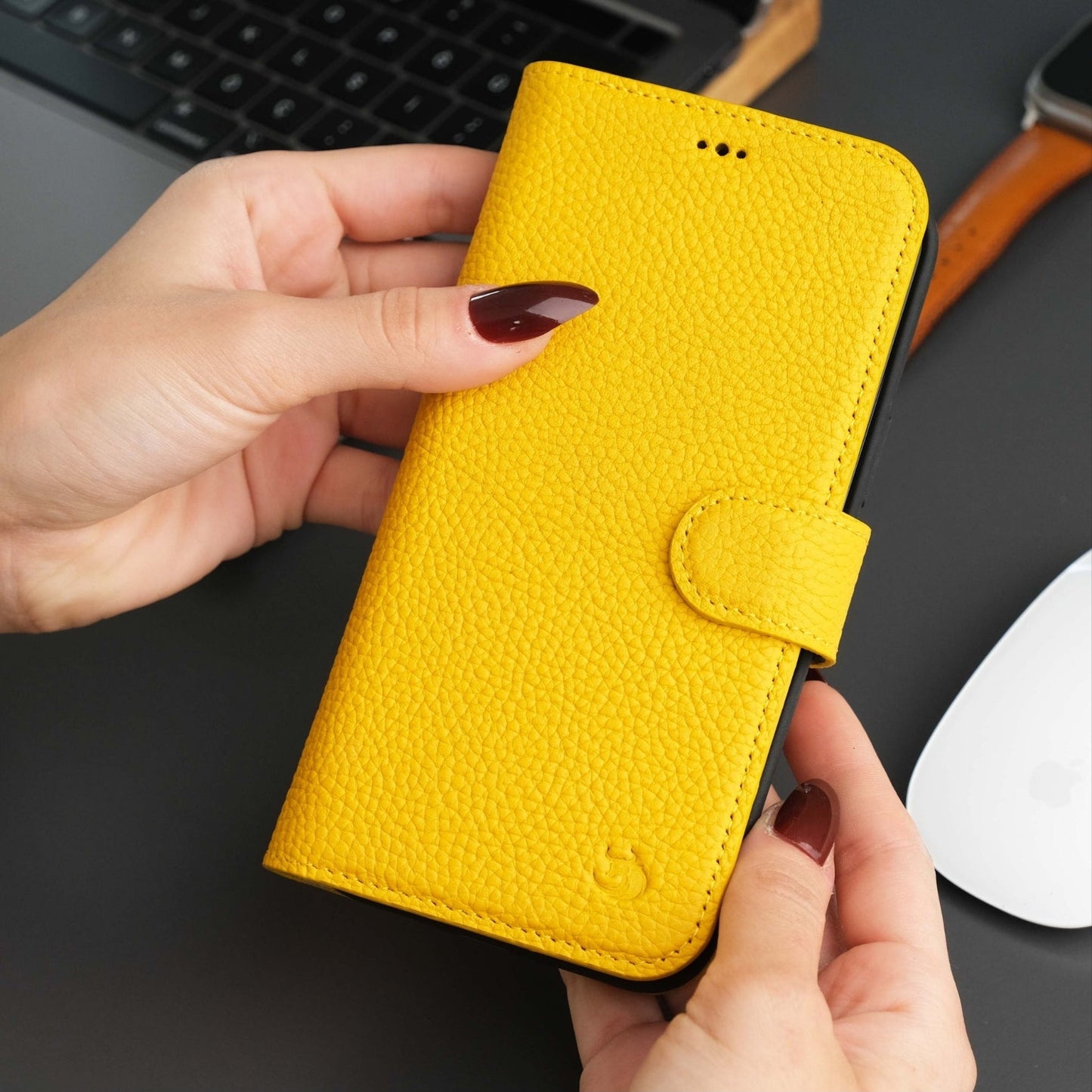 Casper Leather iPhone 14 Plus Wallet Case | MagSafe