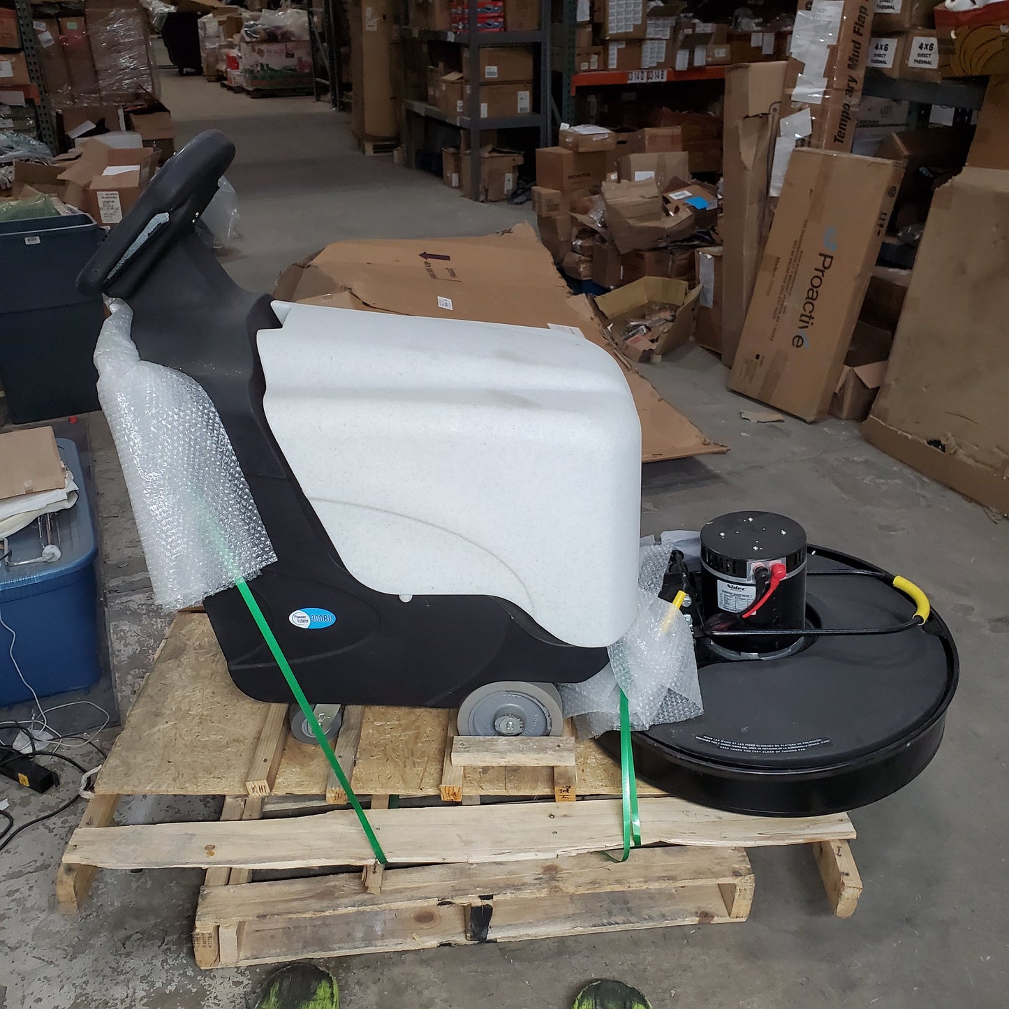 AMANO PIONEER ECLIPSE Traction Floor Burnisher 27-28" 300BU TPPL Batteries