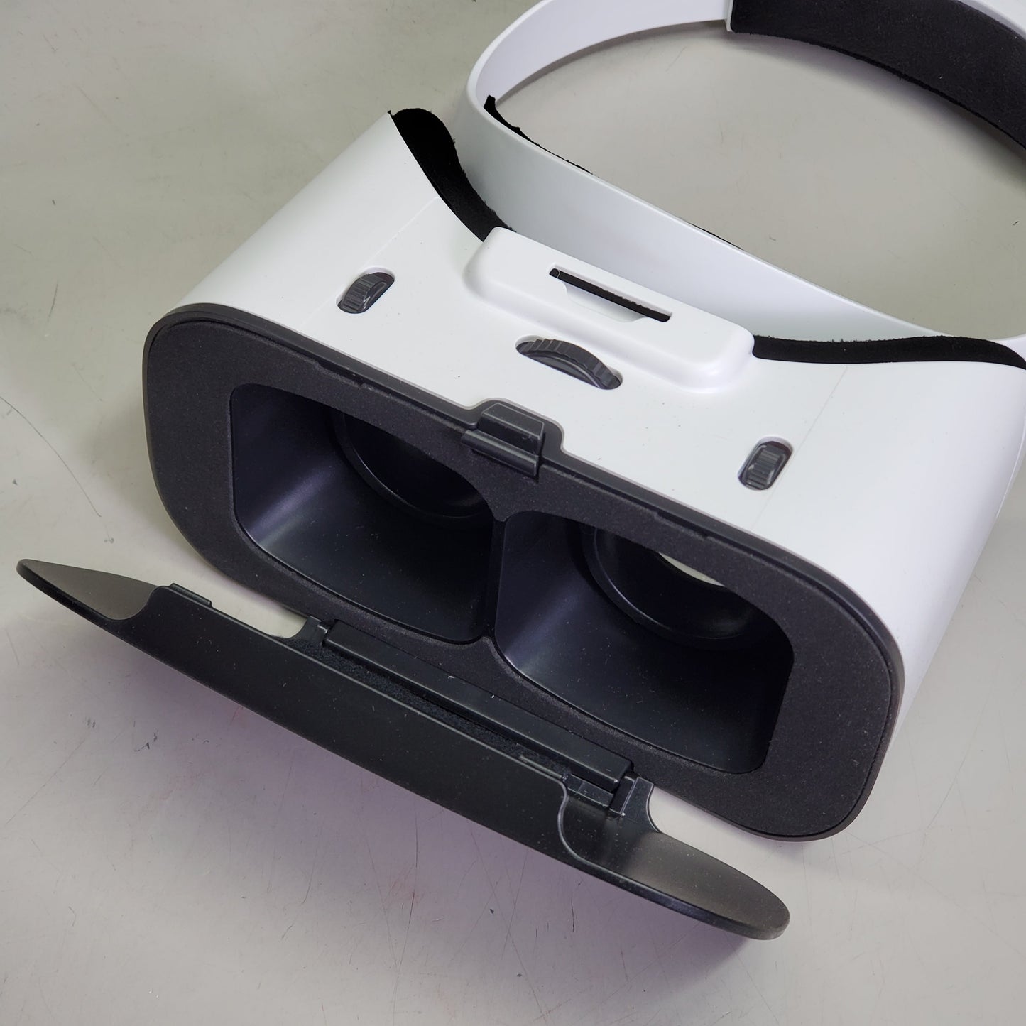 VODIAC PRO Smart Phone VR Headset Immersive Virtual Reality Kit White WKVOD-05