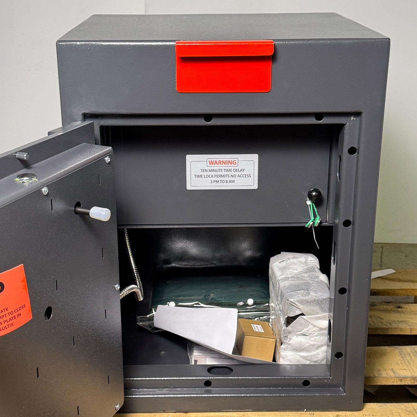 AMERICAN SECURITY Cash Management Safe 26" x 20", Grey JO3760 (New Other)
