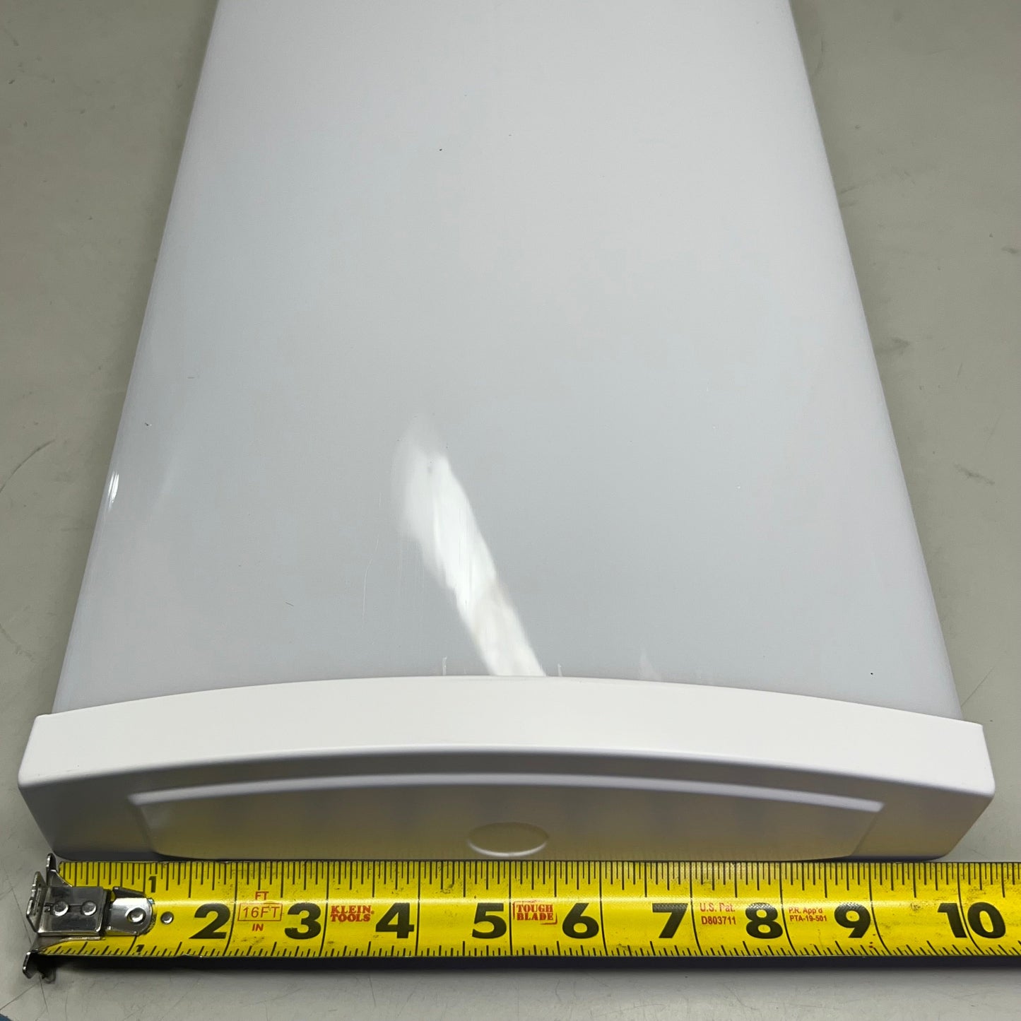 COMMERCIAL ELECTRIC High Output Wrapround Light 4ft, White 1001820735