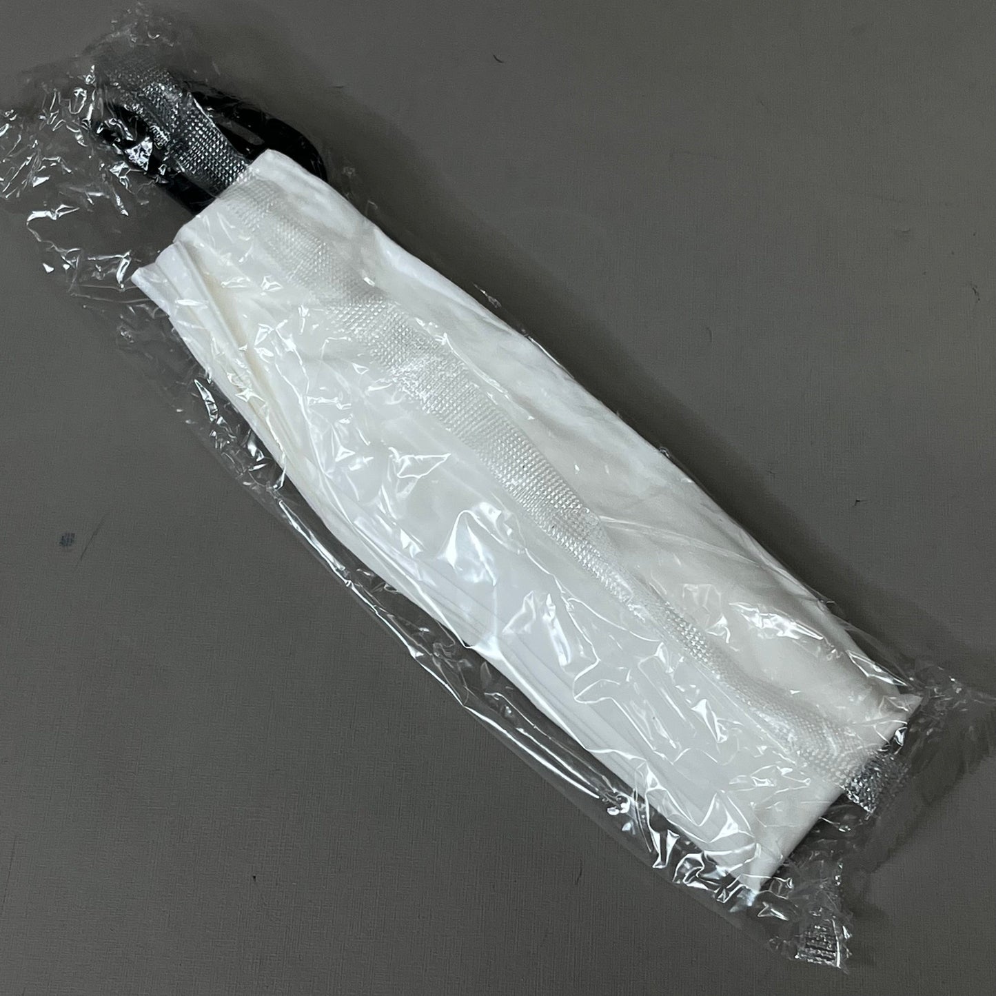 ZA@ NORTH COAST (500 PACK) Heavy Weight Polystyrene Individually Packaged Forks w/ 2-Ply Napkin Black As-is