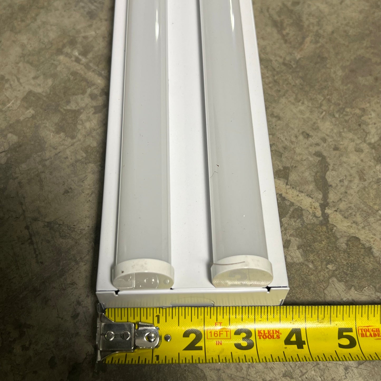 METALUX Led Strip Light 8 ft Double Lens White 8ST2L8040R