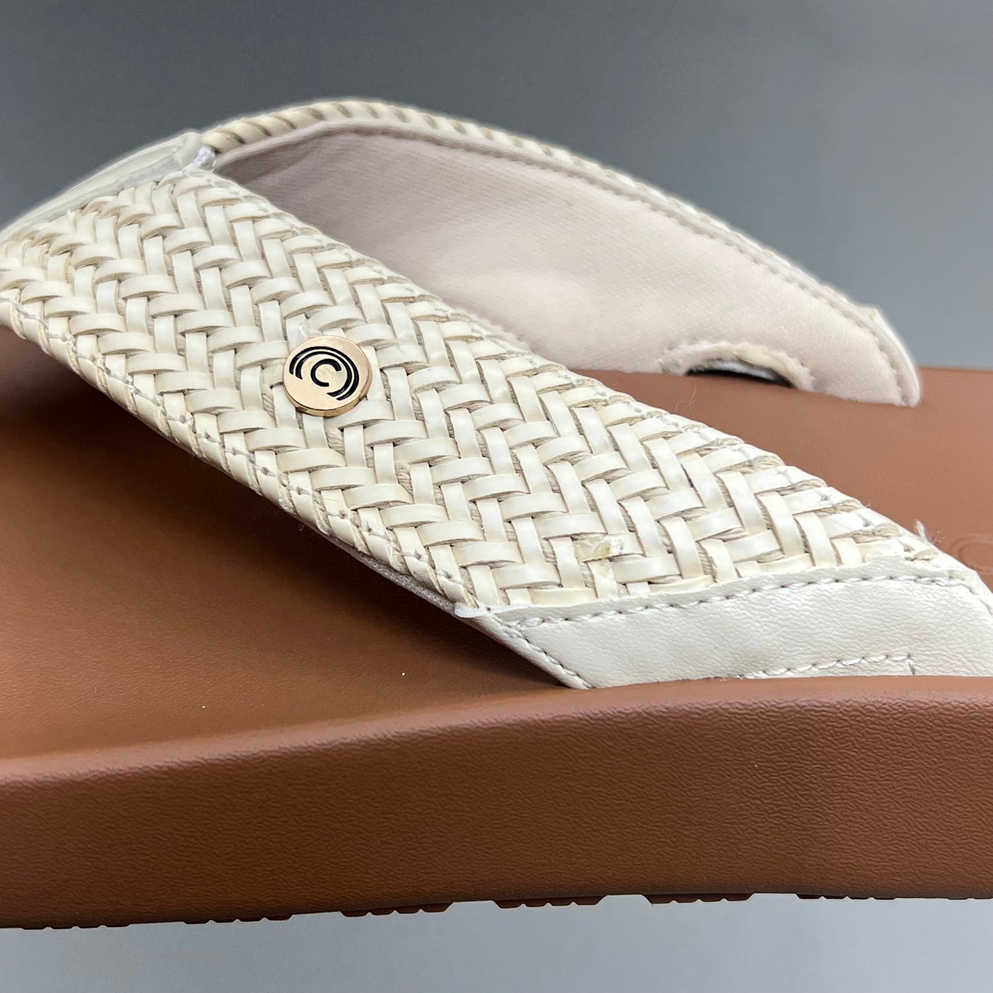 COBIAN Palmilla Braided Synthetic Leather Strap Women's Sz 6 EU 35.5 Cream PAL25-110-6