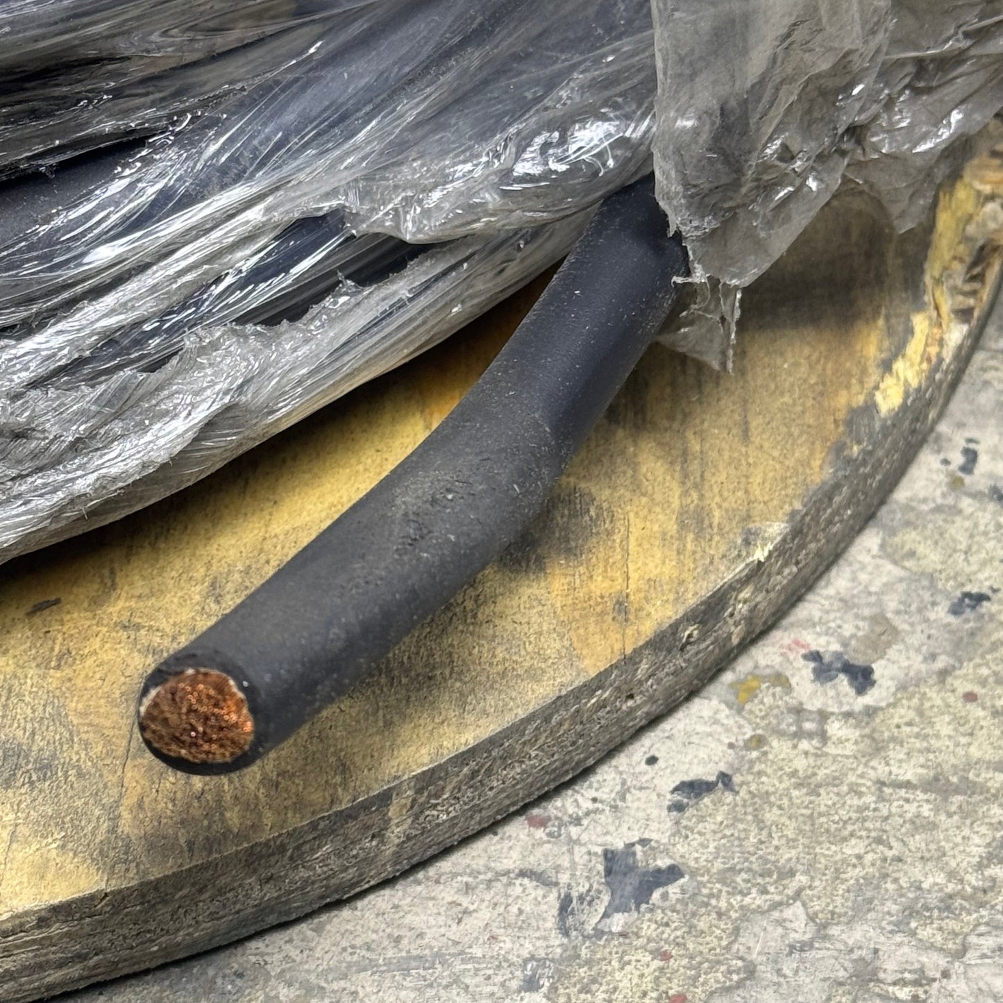 FLEX-A-PRENE Highly Durable Welding Cable 1/0 Versatile 600V 500ft Black 1/0-500