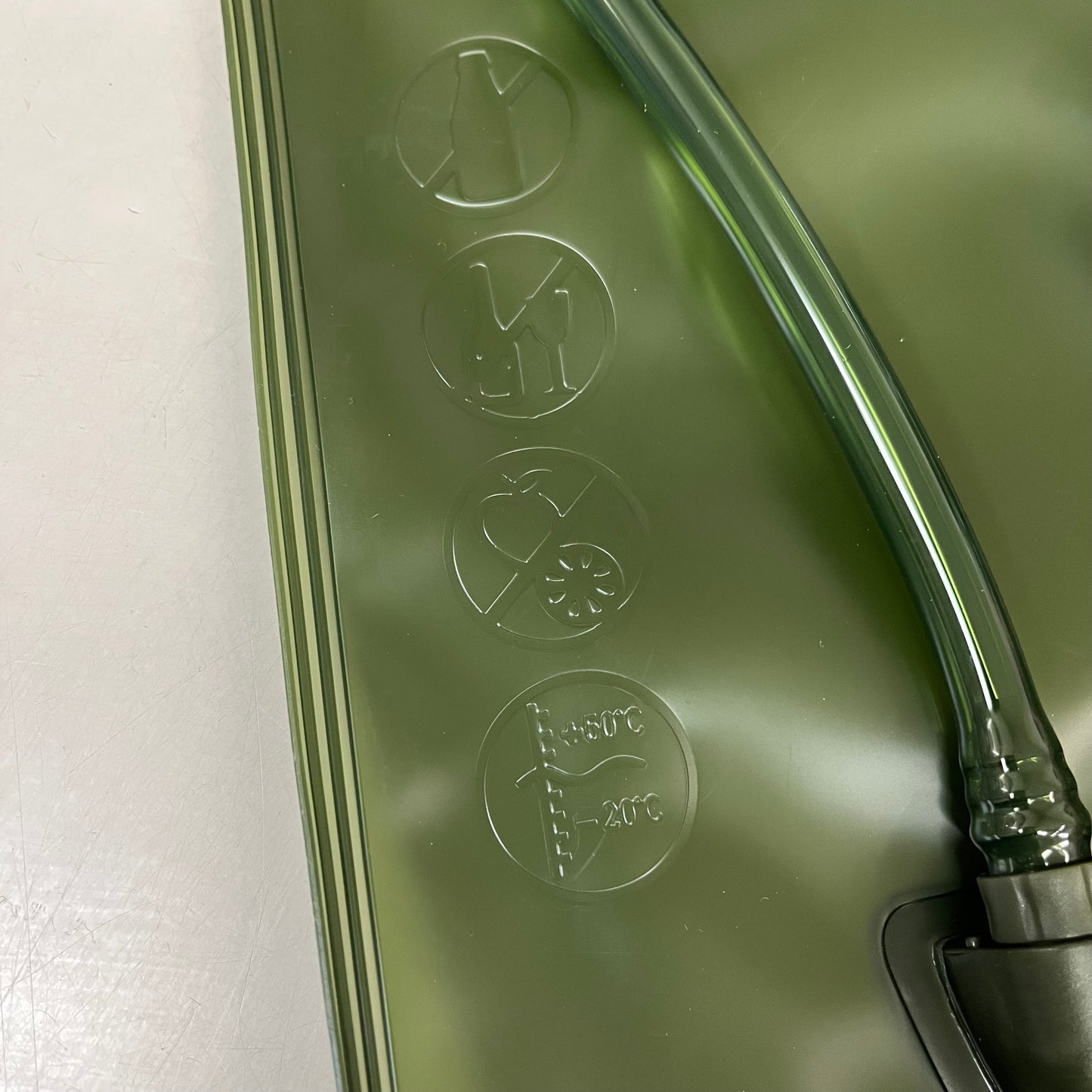 WORLD FAMOUS SPORTS Hydration Bladder 2 Liter 3.6"x7"x1" Forest Green XHB-BDR
