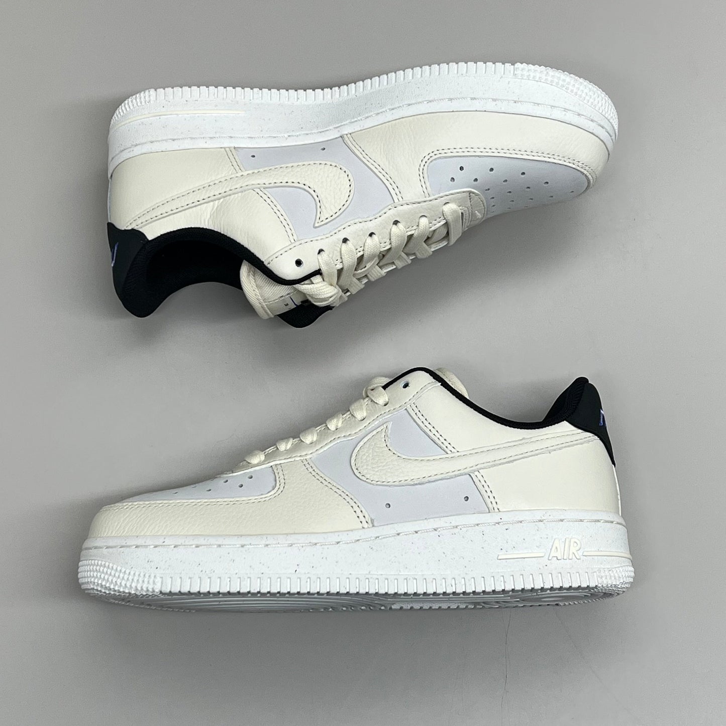 NIKE Air Force 1 07' LX Leather Shoes Women's Sz 7 Sail/Coconut Milk-Black DZ2708 101