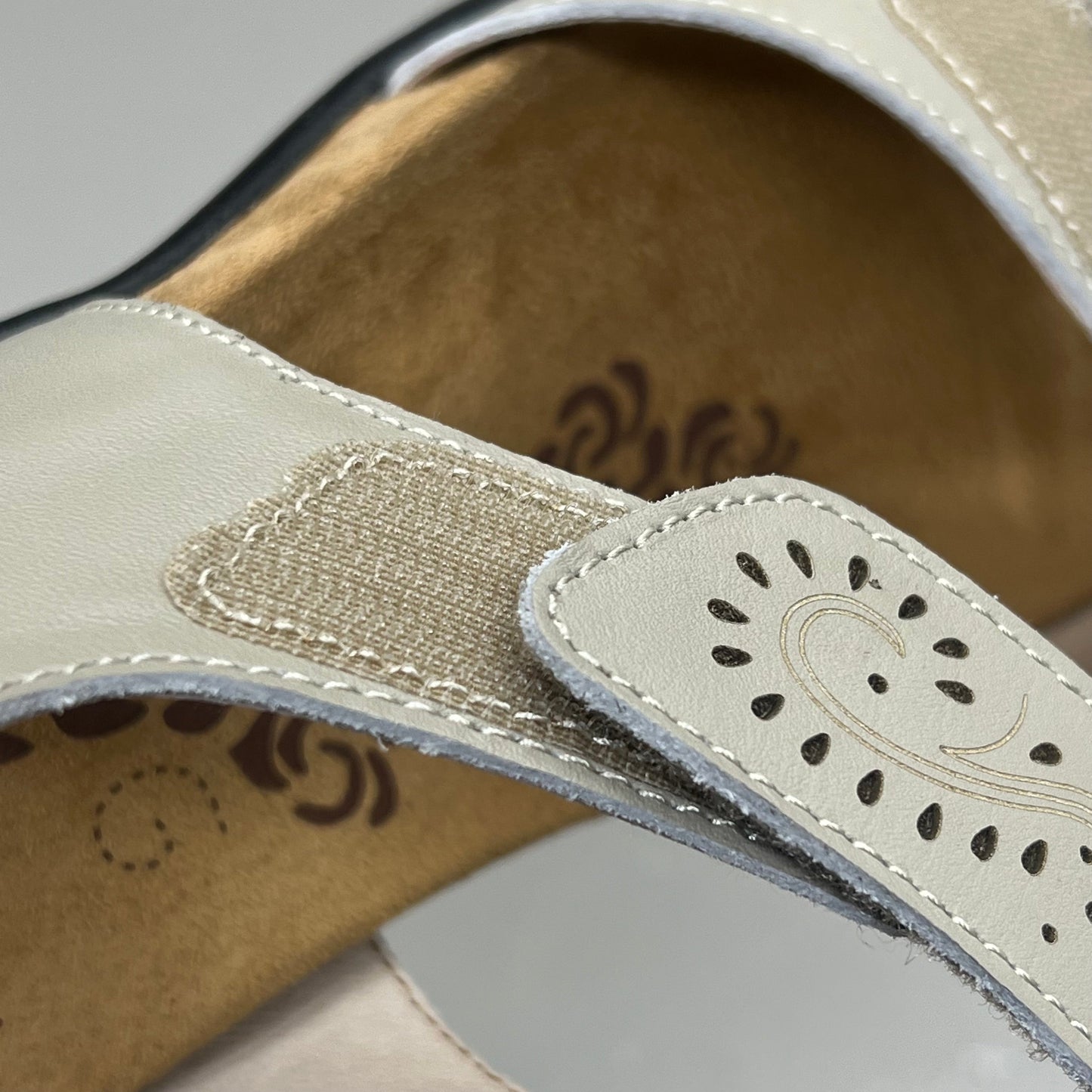 PROPET Wanda Sandal w/Wedge Heel Design Womens Sz 8 XX WIDE (4E) Cream WSX203L