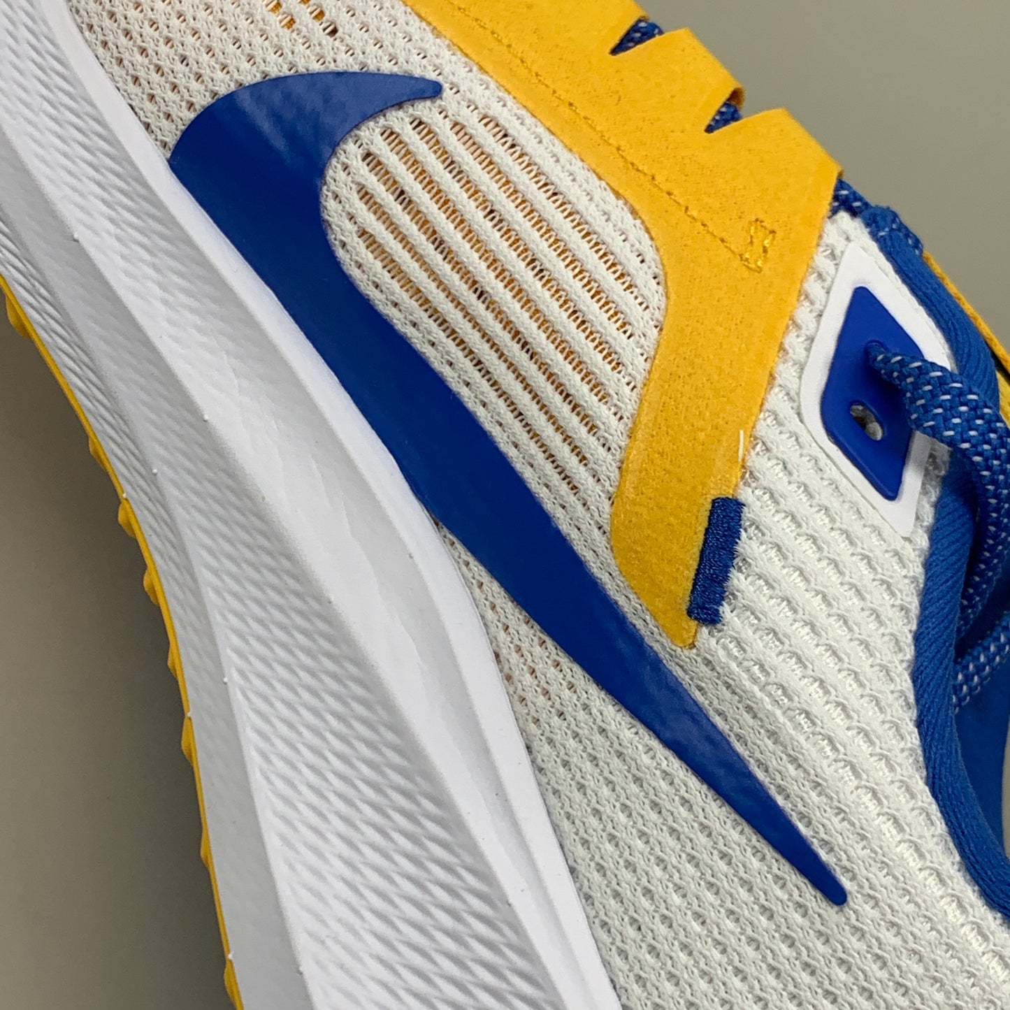 NIKE Zoom Pegasus 40 Shoes UCLA White/Signal Blue-Gold 14.5 Women's 13 Mens DZ5988 100