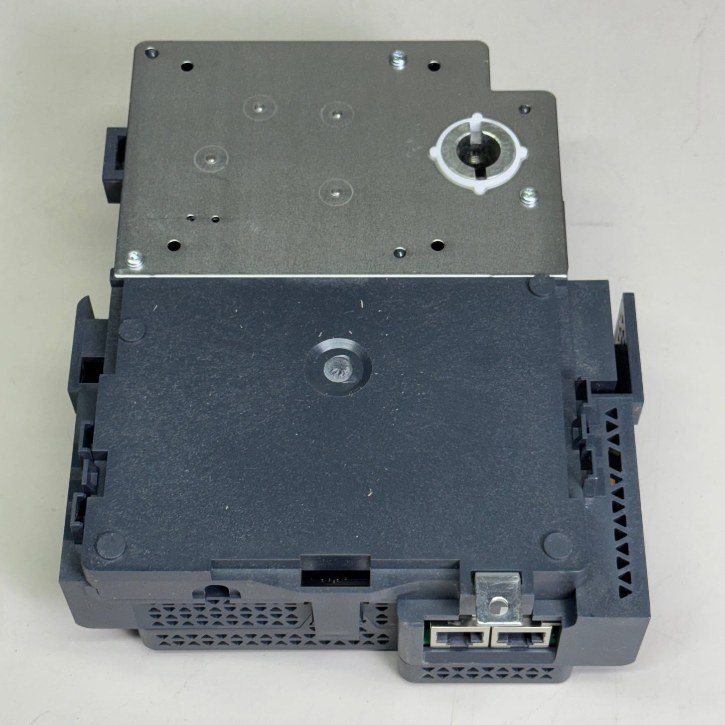 SCHNEIDER ELECTRIC SmartX IP Controller Sz 7” L x 6” W x 2.5” H SXWMPV7AX10001