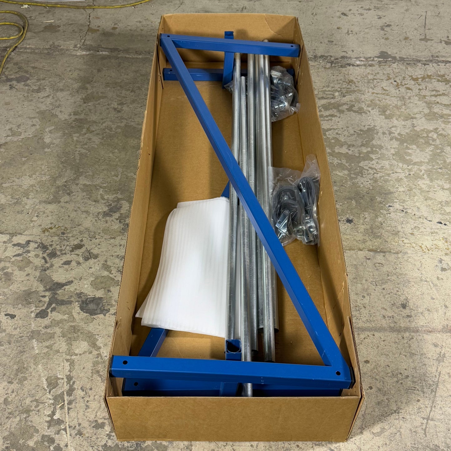 XL Indoor 3D Target Stand Sz 61.5" H x 66.5" L x 23.5" W, Blue/Grey