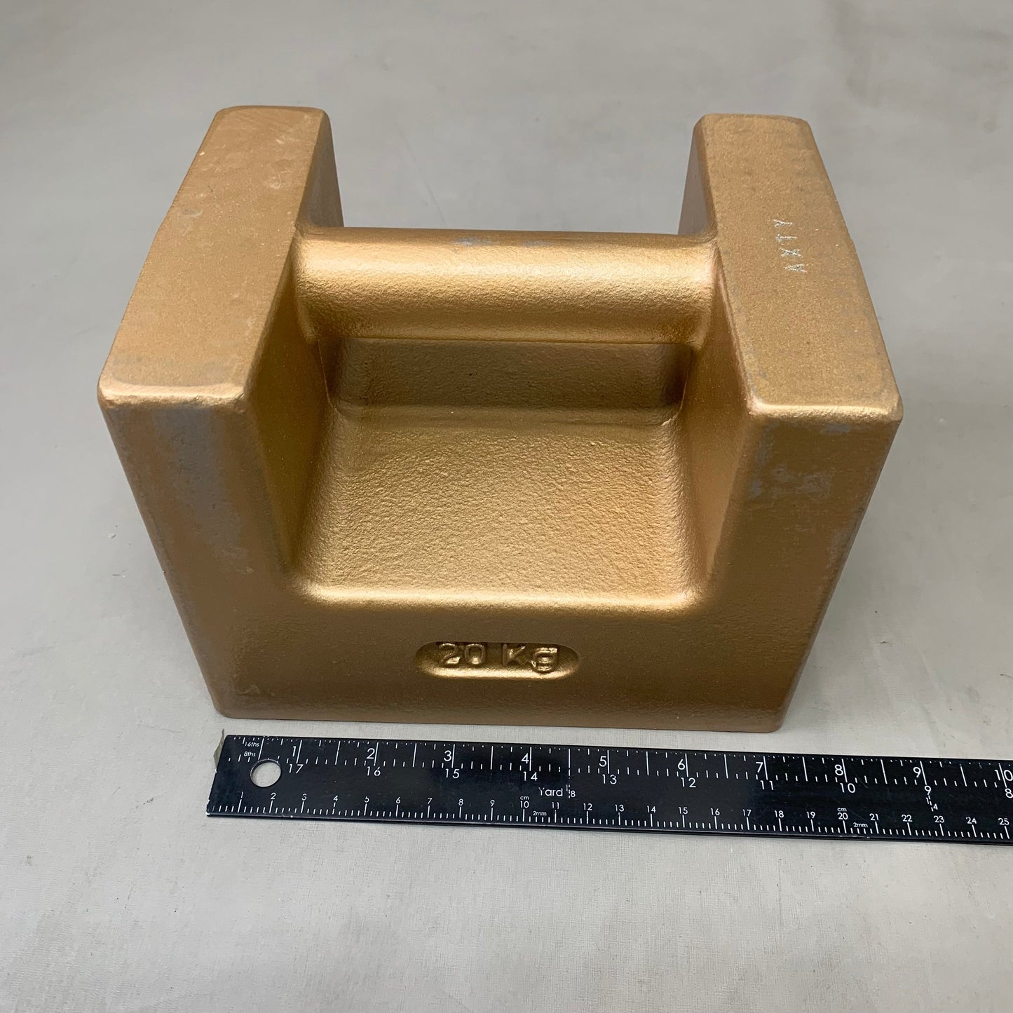 RICE LAKE WEIGHTING SYSTEM Cast Iron Calibration Weight ASTM Class 6 20 kg 12771