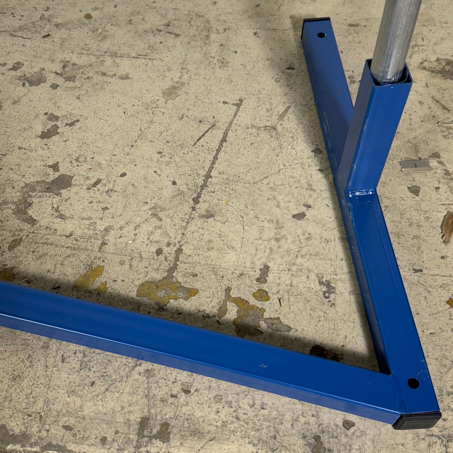 XL Indoor 3D Target Stand Sz 61.5" H x 66.5" L x 23.5" W, Blue/Grey