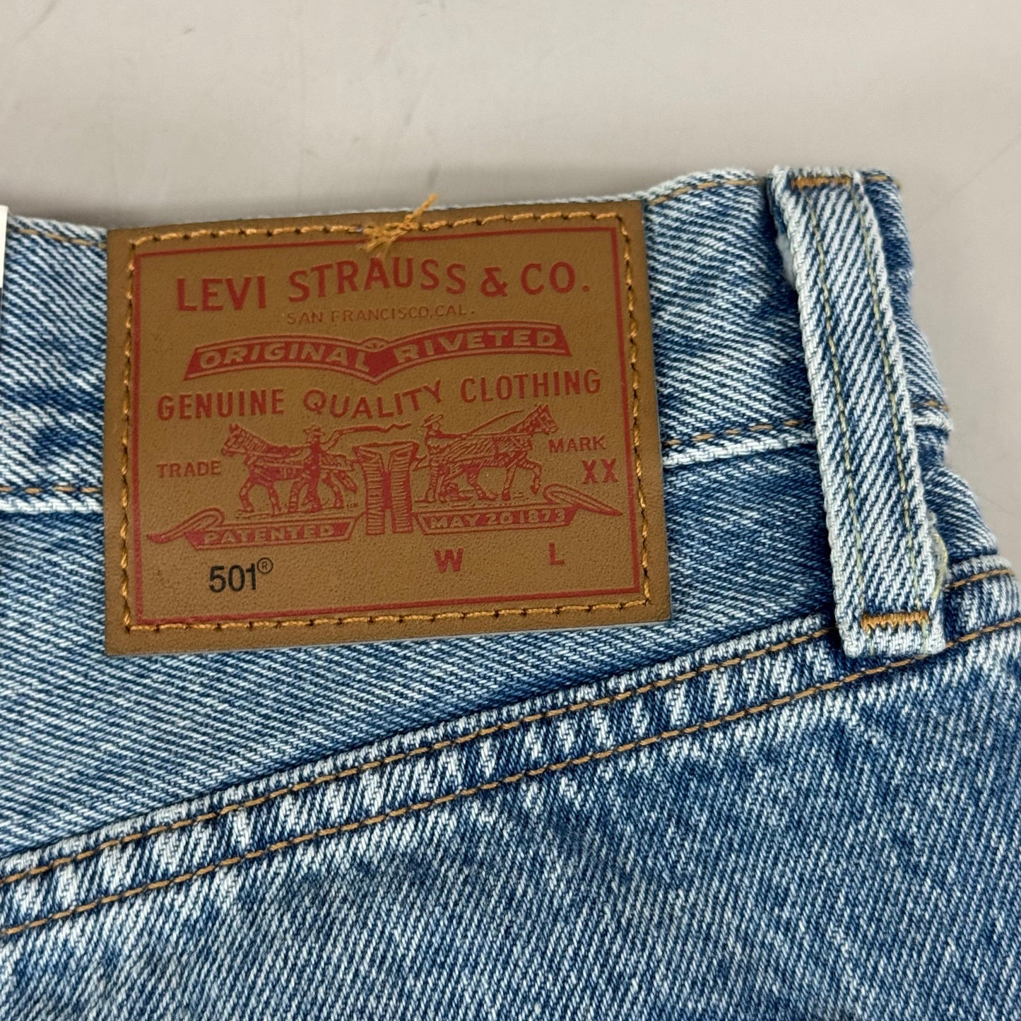 LEVIS 501 Original Fit High Rise Shorts Women's Sz 28 Vague Finish Medium Wash
