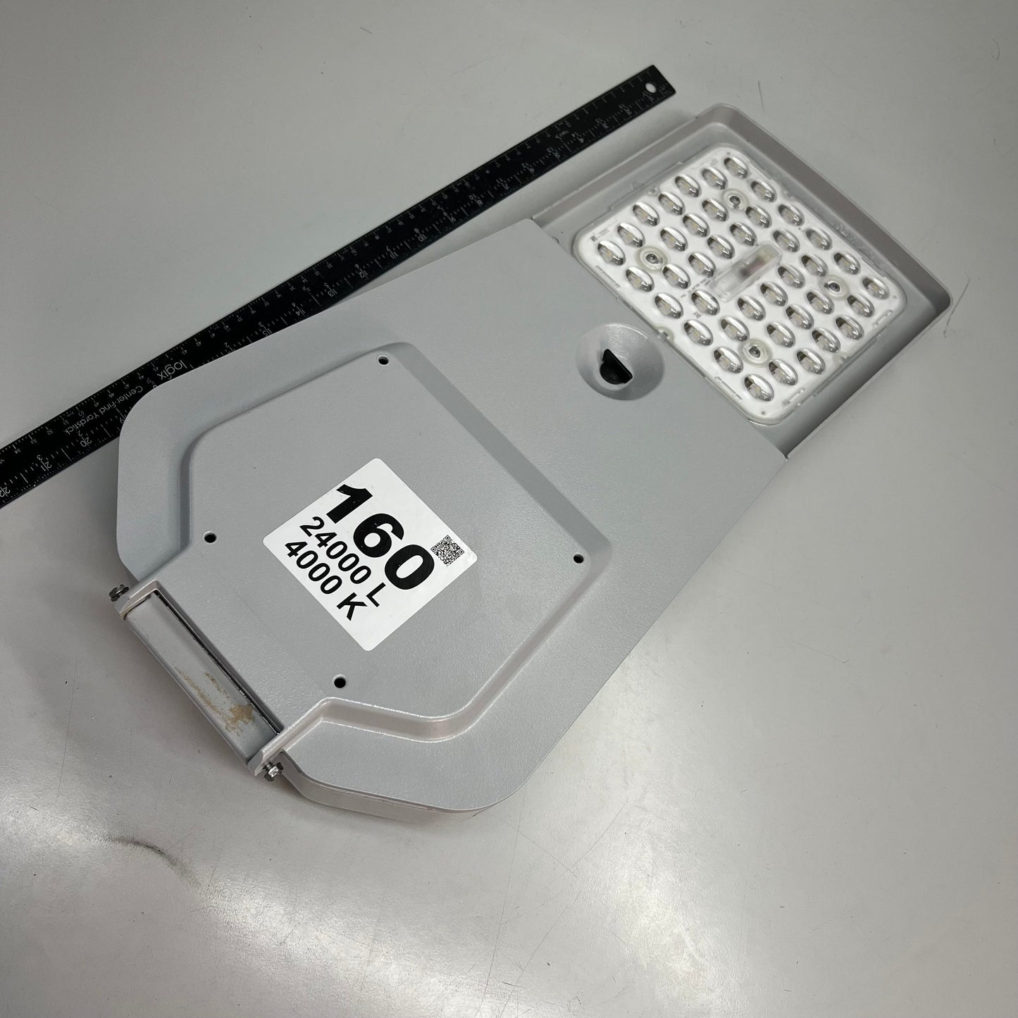 COOPER LIGHTING Archeon Contemporary Series Street Light 160 24000 L 4000 K