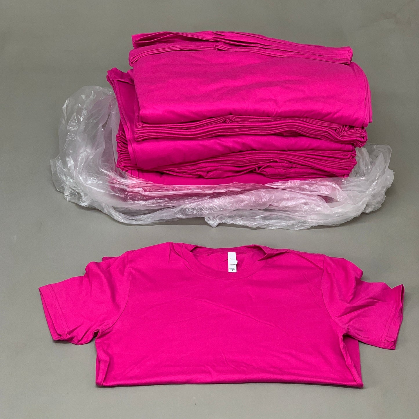 BELLA + CANVAS (12-PACK) Unisex Crewneck Short Sleeve Tees Sz L Berry (New)