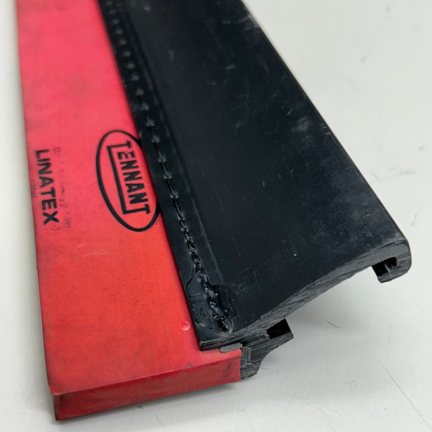 LINATEX Side Assy Squeegee Tennant Replacement 23" Red/Black 86859 (New Other-Shelf Wear)