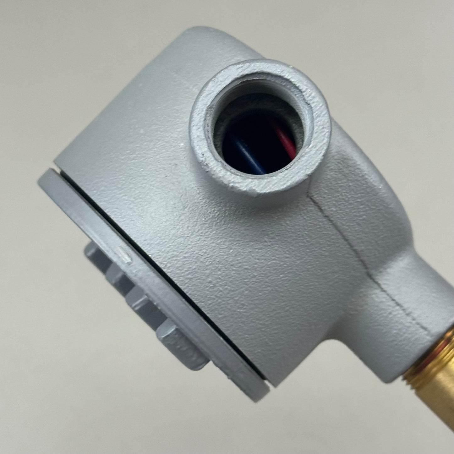 SPEAKMAN Single Switch Flow Pole 4.75"x4.75"x12" Grey/Gold SE-7000S