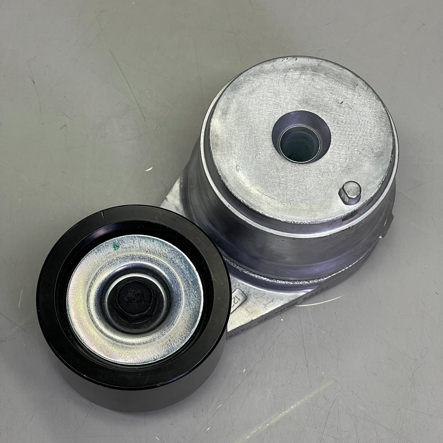 GATES FleetRunner Heavy-Duty Drive Belt Tensioner Steel & Black (MISSING BOLT) 38506