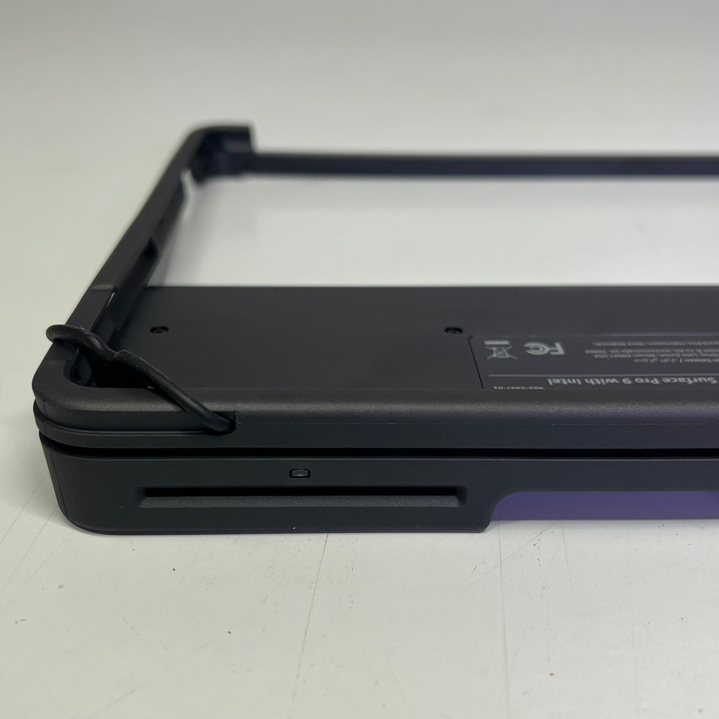 KENSINGTON  Blackbelt Rugged Case W/ CAC Reader For Surface Pro 9 K62539WW