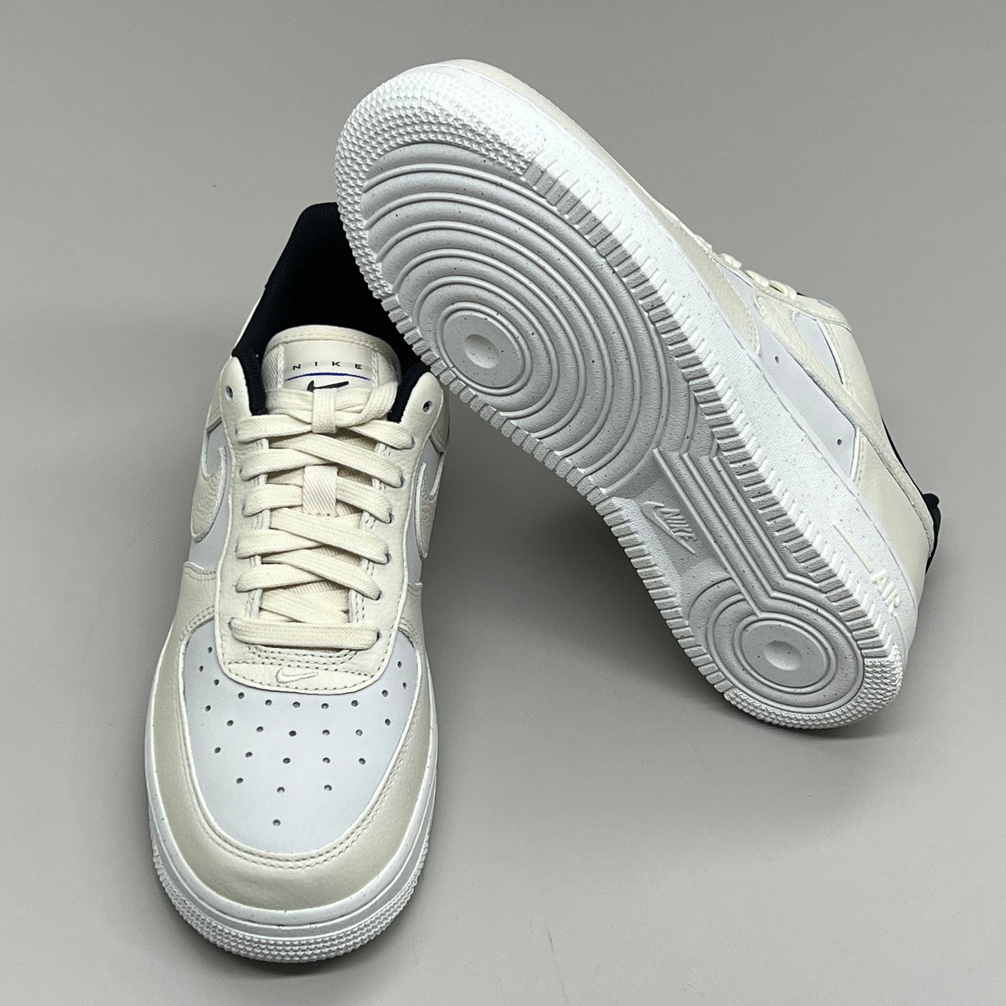 NIKE Air Force 1 07' LX Leather Shoes Women's Sz 7 Sail/Coconut Milk-Black DZ2708 101