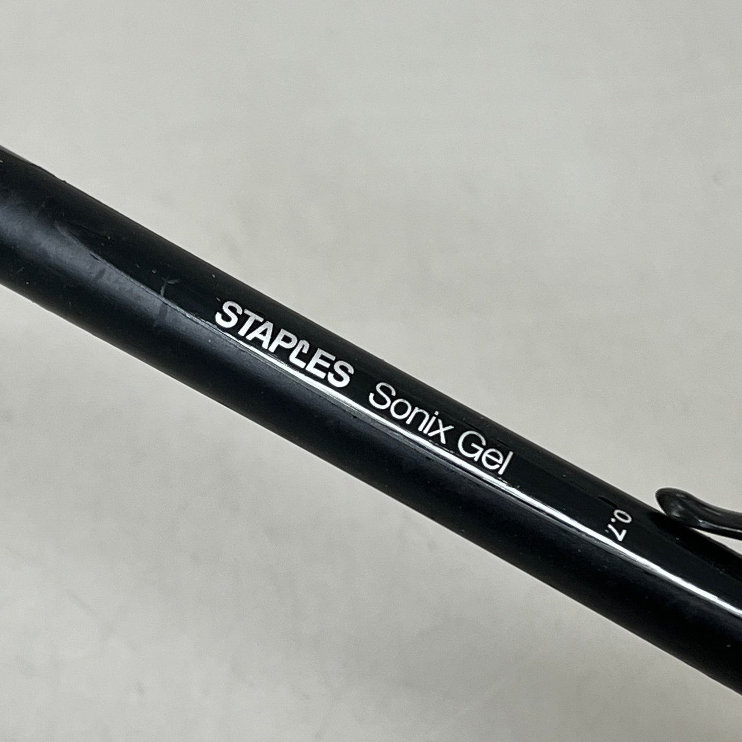 STAPLES (2 PACK, 12 EACH) Sonix Retractable Gel Pens Medium Point 0.7mm Black