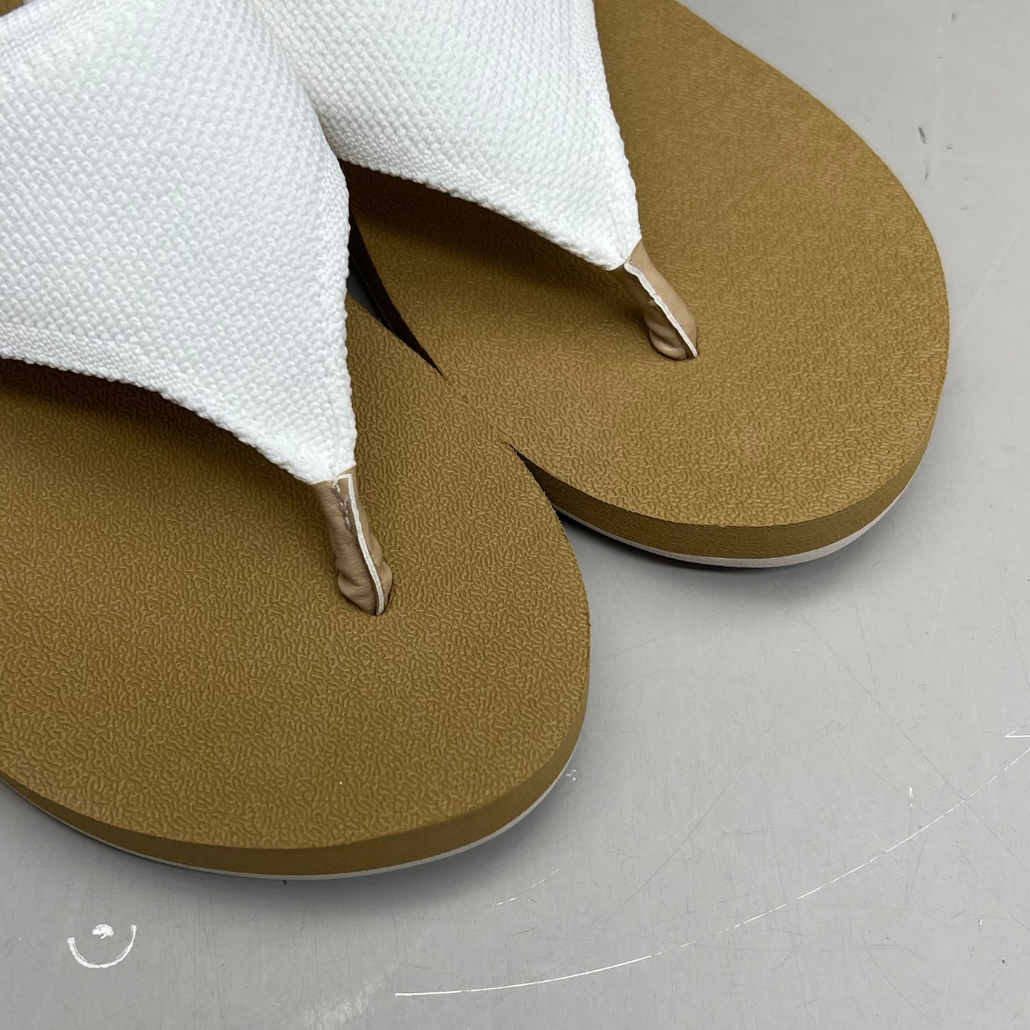 COBIAN Bermuda Bounce Mesh Strap Women's Sz 7 EU 37  Cream BEB24-110-7