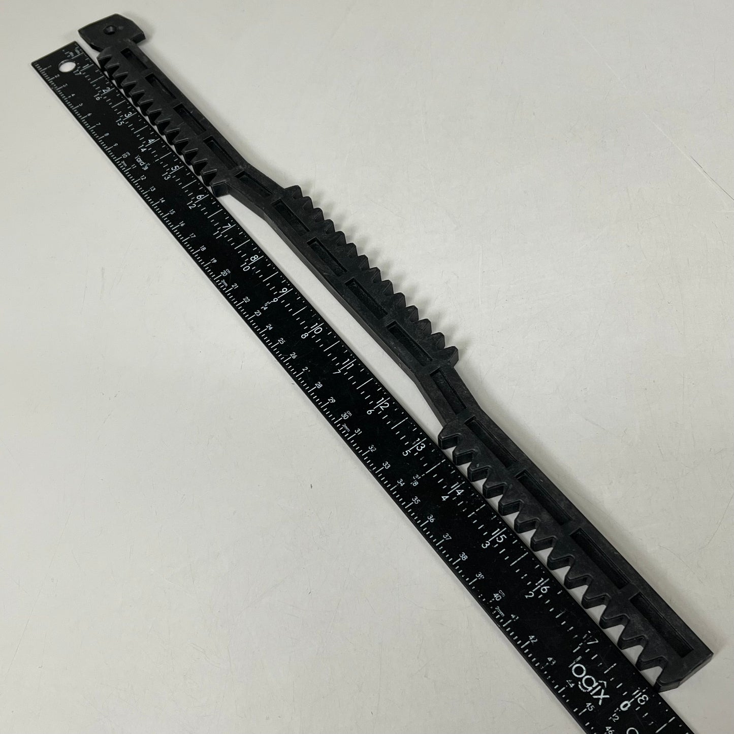 BRUNSWICK Toothed Rack Front (Setting Table)  18"×1.25"×0.5" Black 47051565002
