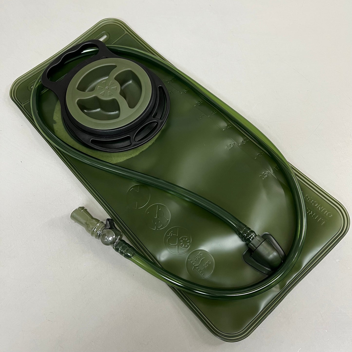 WORLD FAMOUS SPORTS Hydration Bladder 2 Liter 3.6"x7"x1" Forest Green XHB-BDR