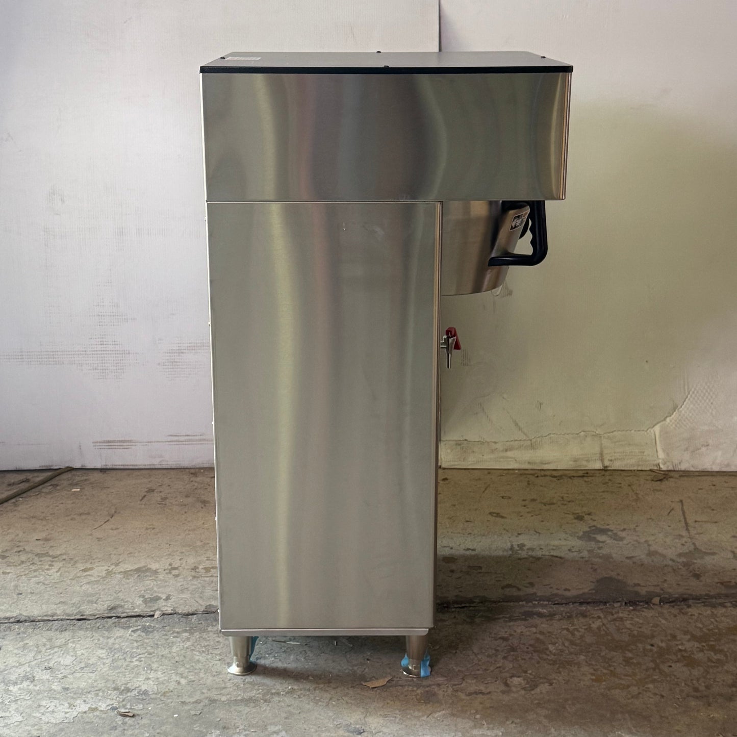 BUNN Commercial Coffee Making Machine Titan Single 120/208V 21"W x 22"L x 40"H Gray STTN001774