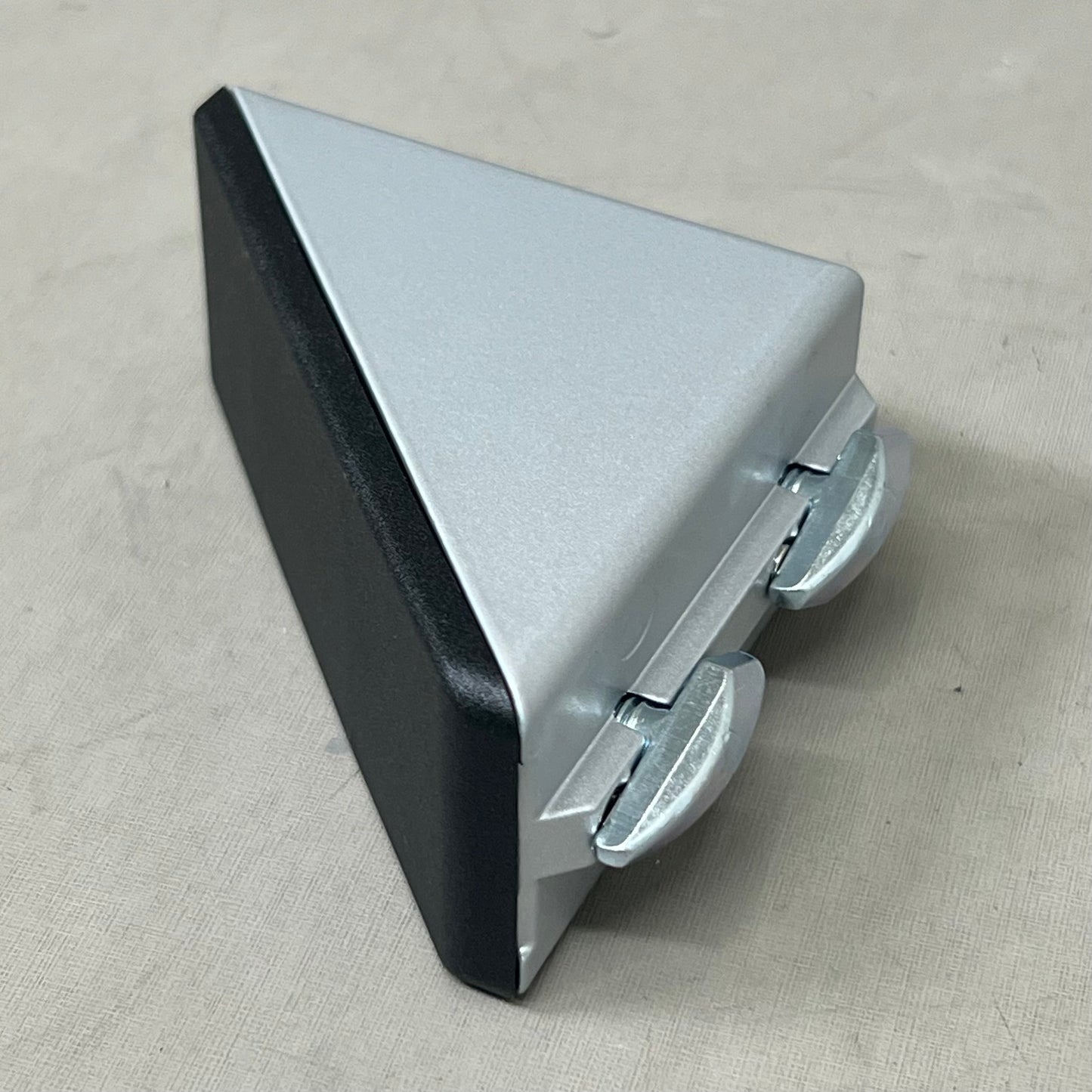 ALU CONNECTION Pre-Assembled Magnet W/ Rhombus Screw Slot 8 80mm Chrome/Black 146831
