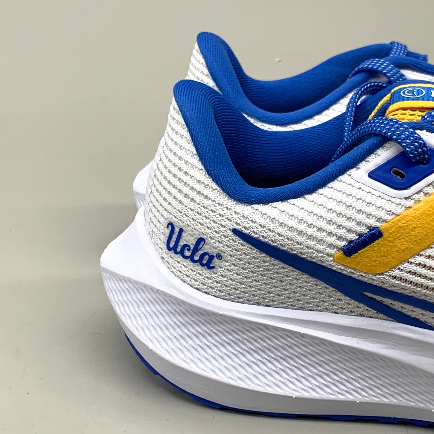 NIKE Zoom Pegasus 40 Shoes UCLA White/Signal Blue-Gold 14.5 Women's 13 Mens DZ5988 100