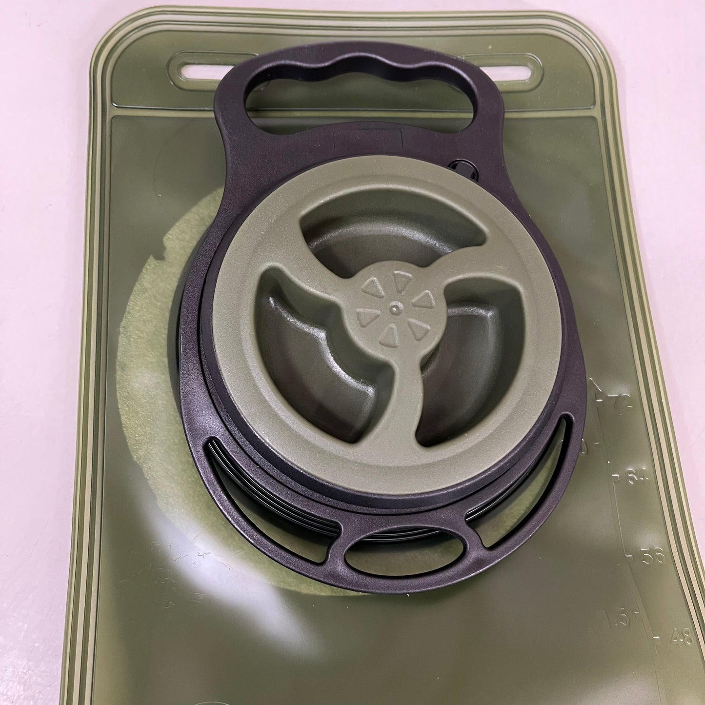 WORLD FAMOUS SPORTS Hydration Bladder 2 Liter 3.6"x7"x1" Forest Green XHB-BDR