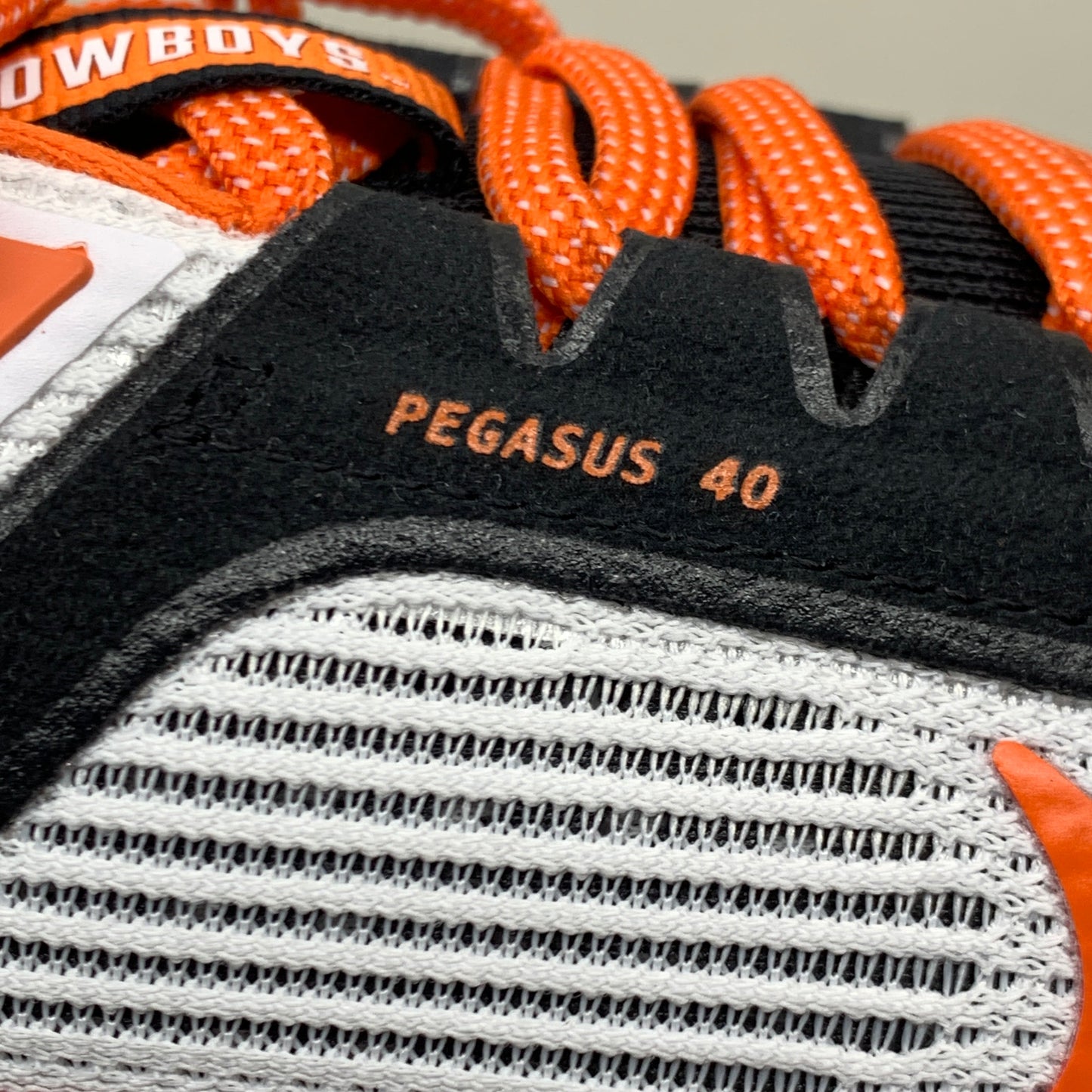 NIKE Zoom Pegasus 40 OK STATE White Shoes, Brilliant Orange & Black 9.5 W 8 M DZ5973-100