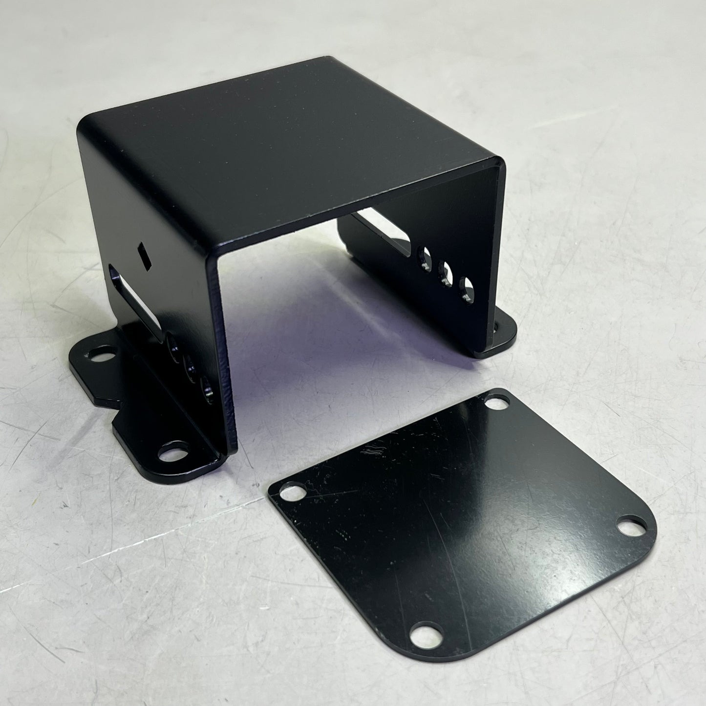 FUSION 2 x 2 Video Wall Cart LVM2X2U (Qty: 1, 179Lbs) (New Other, Distressed Box)