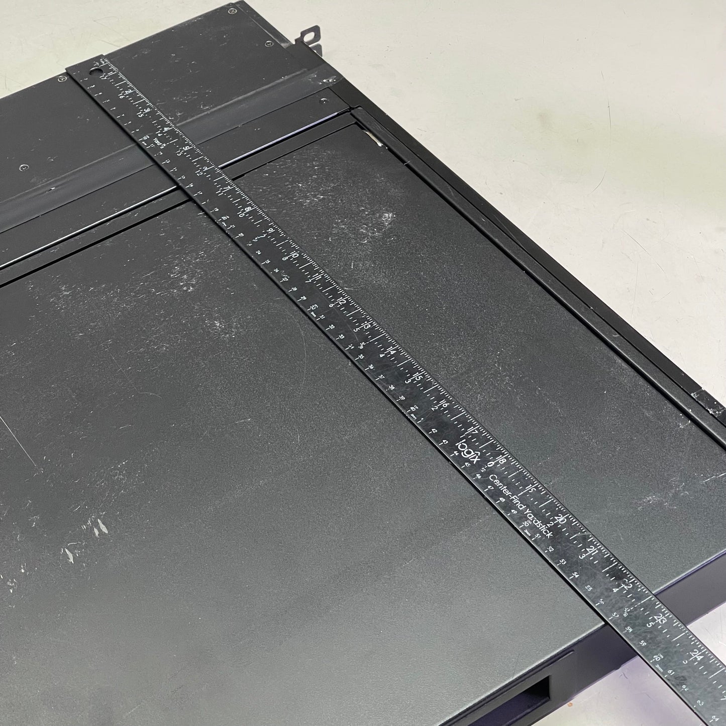 RARITAN Rackmount LCD KVM Console T1700-LED (Used)