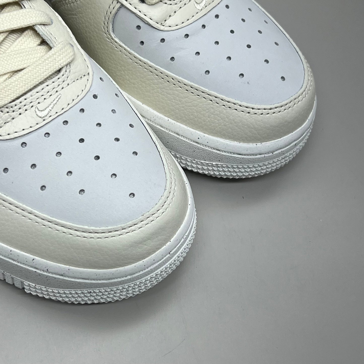 NIKE Air Force 1 07' LX Leather Shoes Women's Sz 7 Sail/Coconut Milk-Black DZ2708 101