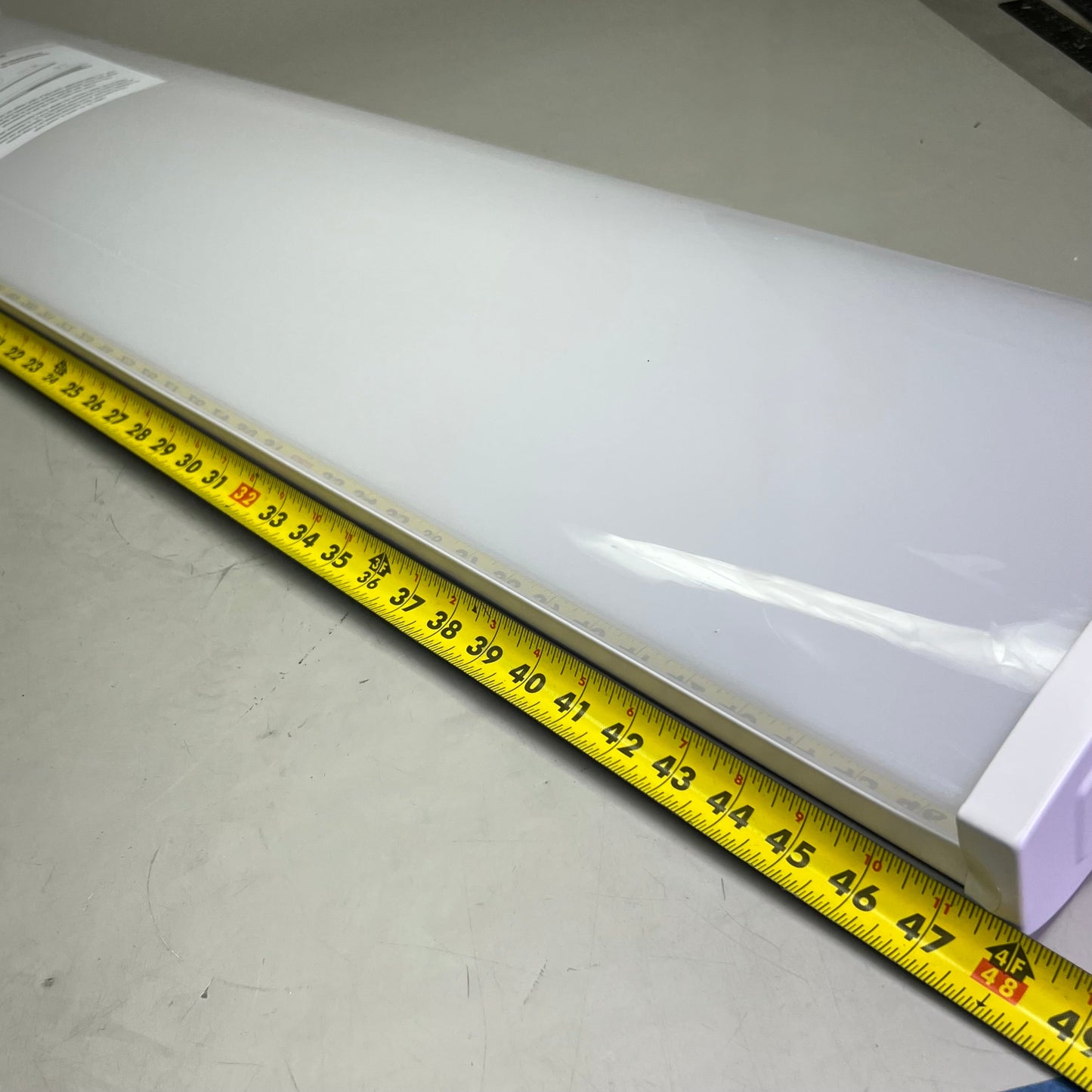 COMMERCIAL ELECTRIC High Output Wrapround Light 4ft, White 1001820735