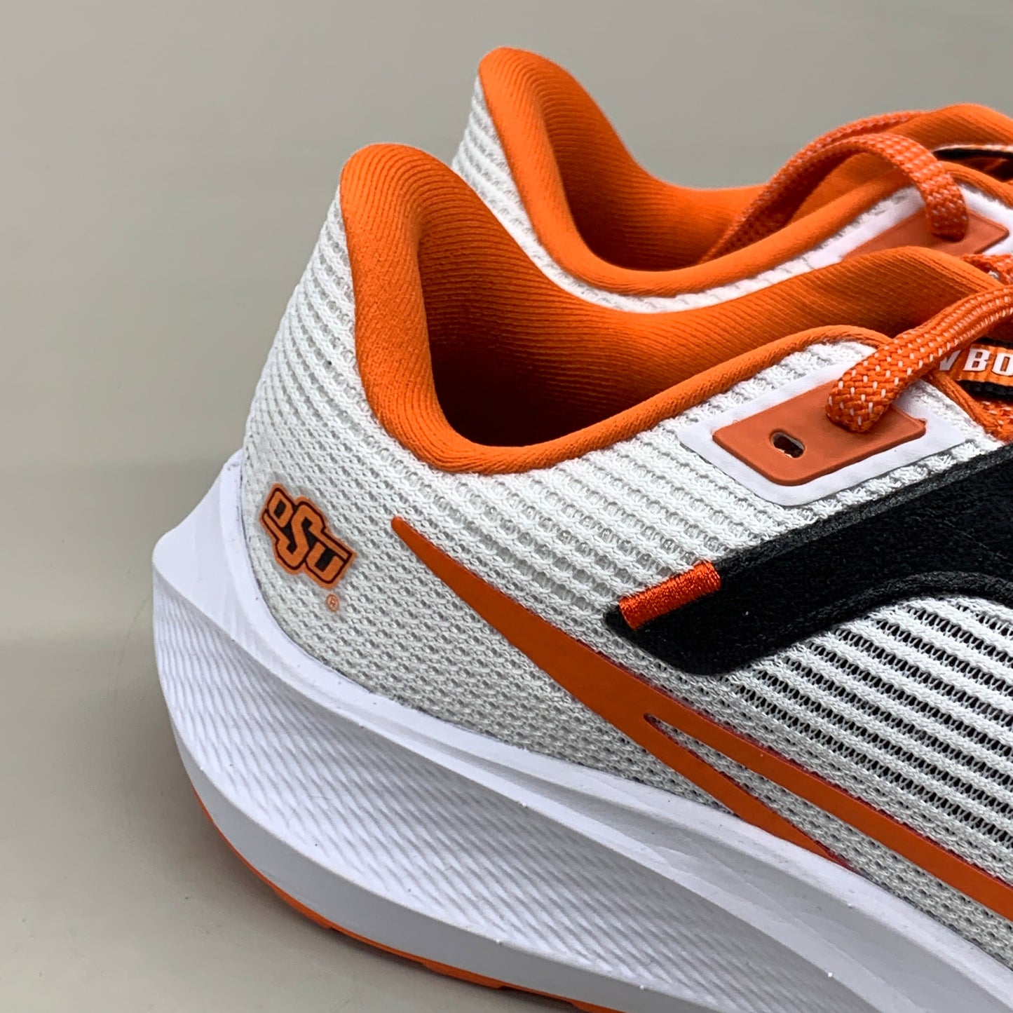 NIKE Zoom Pegasus 40 OK STATE White Shoes, Brilliant Orange & Black 9.5 W 8 M DZ5973-100