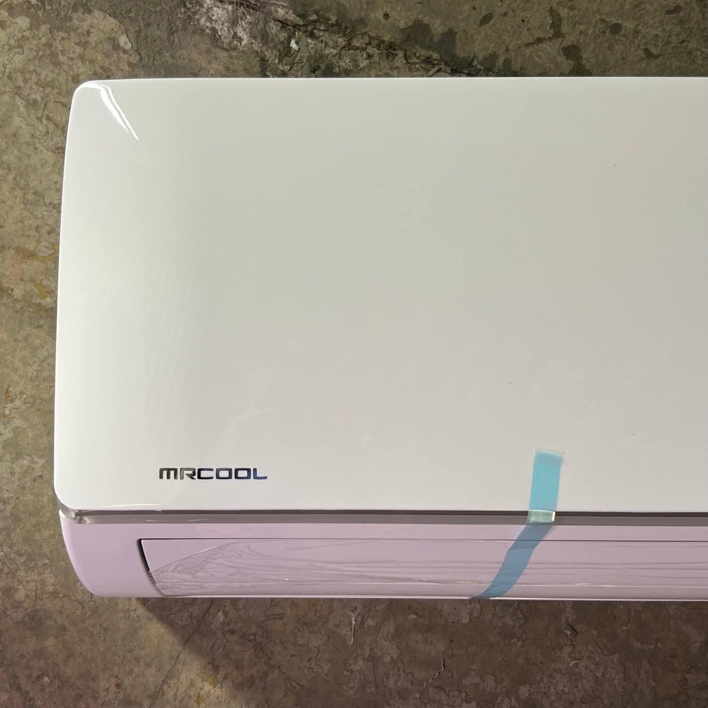 MRCOOL Heat Pump Air Conditioner 36000 BTU White A36HPWMAH230C (New Other, Aesthetic Damage)