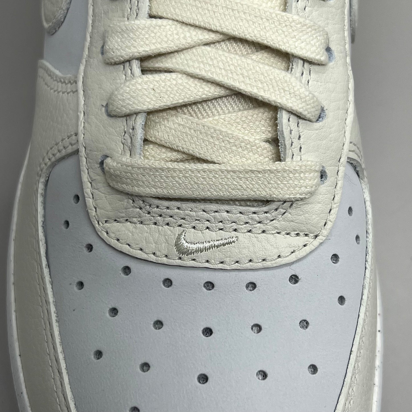 NIKE Air Force 1 07' LX Leather Shoes Women's Sz 7 Sail/Coconut Milk-Black DZ2708 101