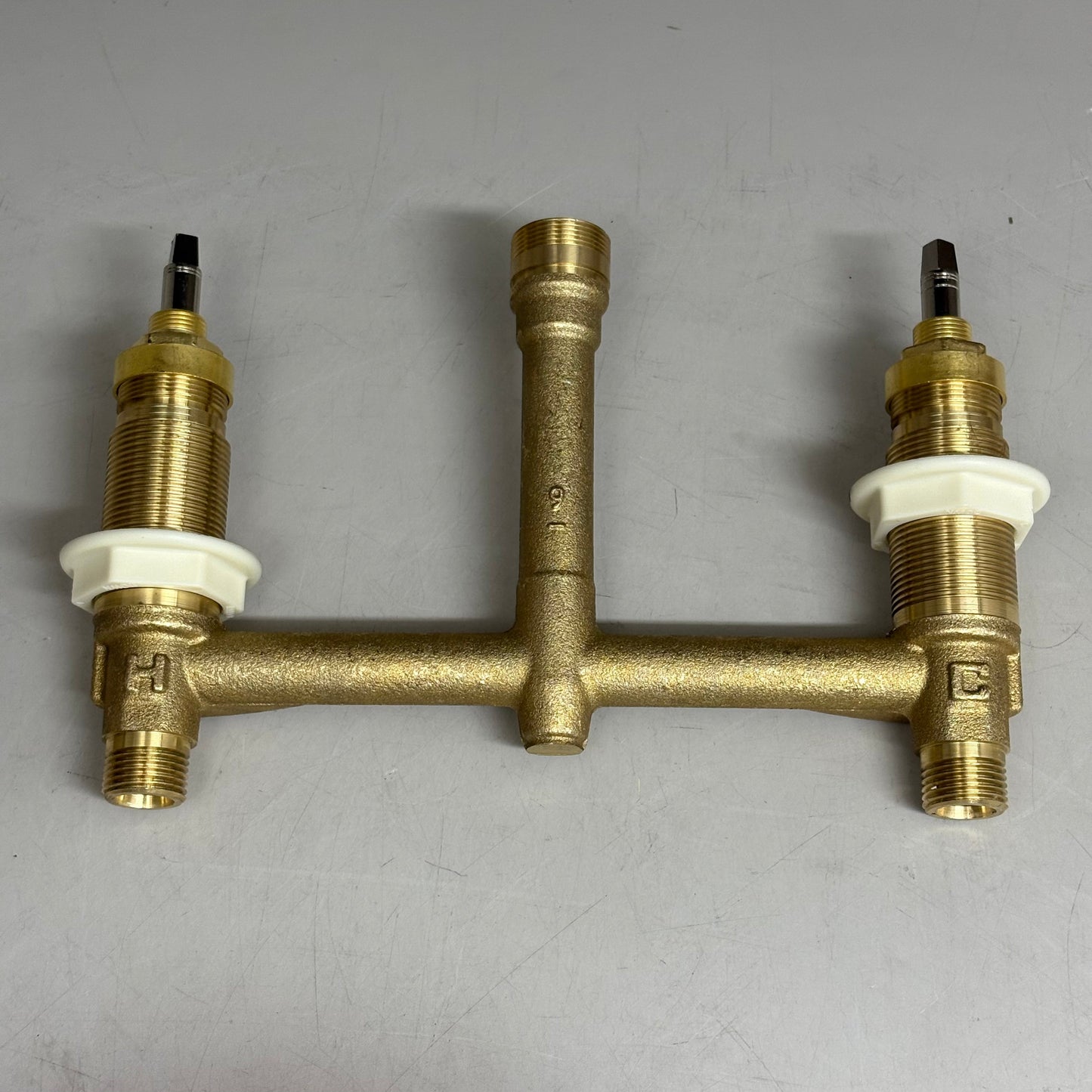 CHICAGO FAUCETS Deck Mounted Manual Ecast Sink Faucet 8" centers 5 1/4" sprout