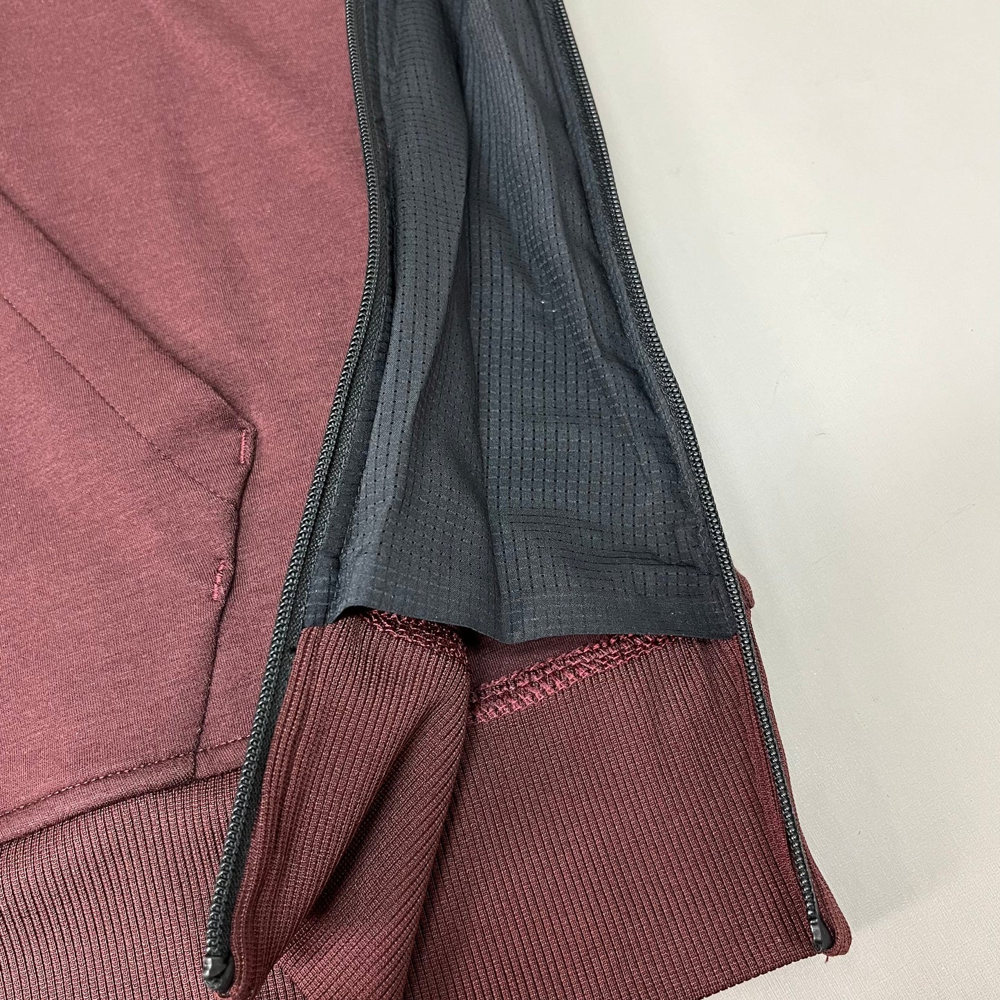 ON RUNNING Women's Active Wear Hoodie Sz-Medium Mulberry 219.00346