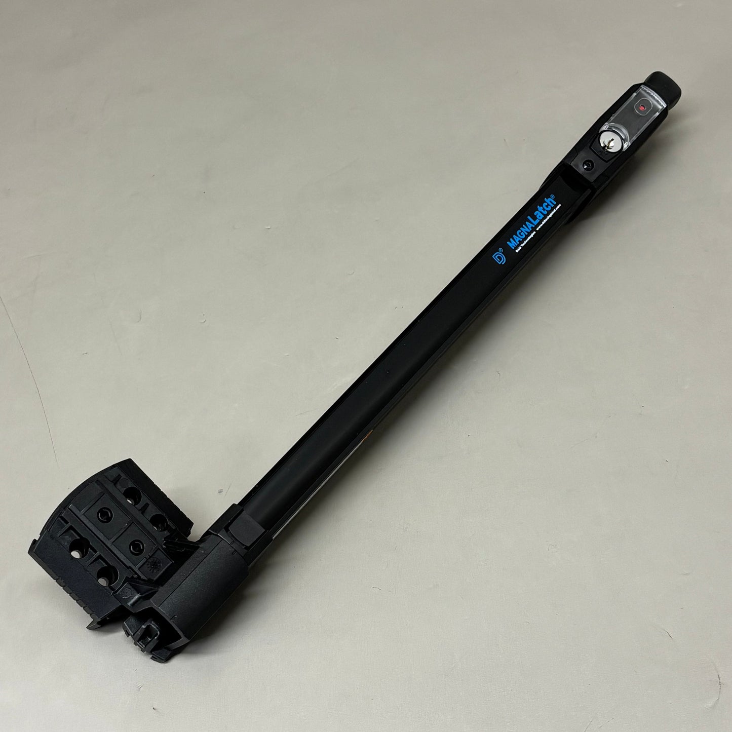 D & D TECHNOLOGIES High Security Magnalatch Series 3 Top Pull Black MTSTDKS3KA