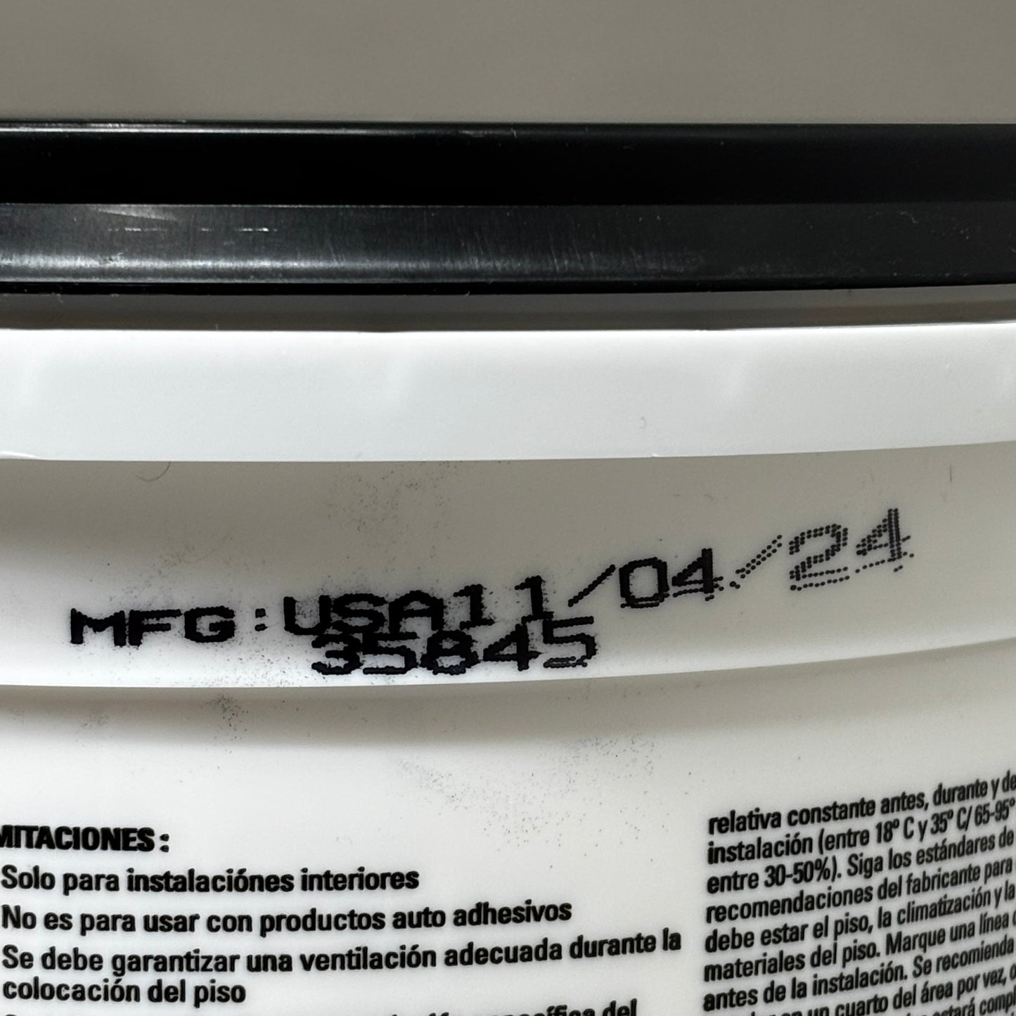 ROBERTS Universal Resilient Flooring & Vinyl-Backed Carpet Tile Floor Adhesive 7350