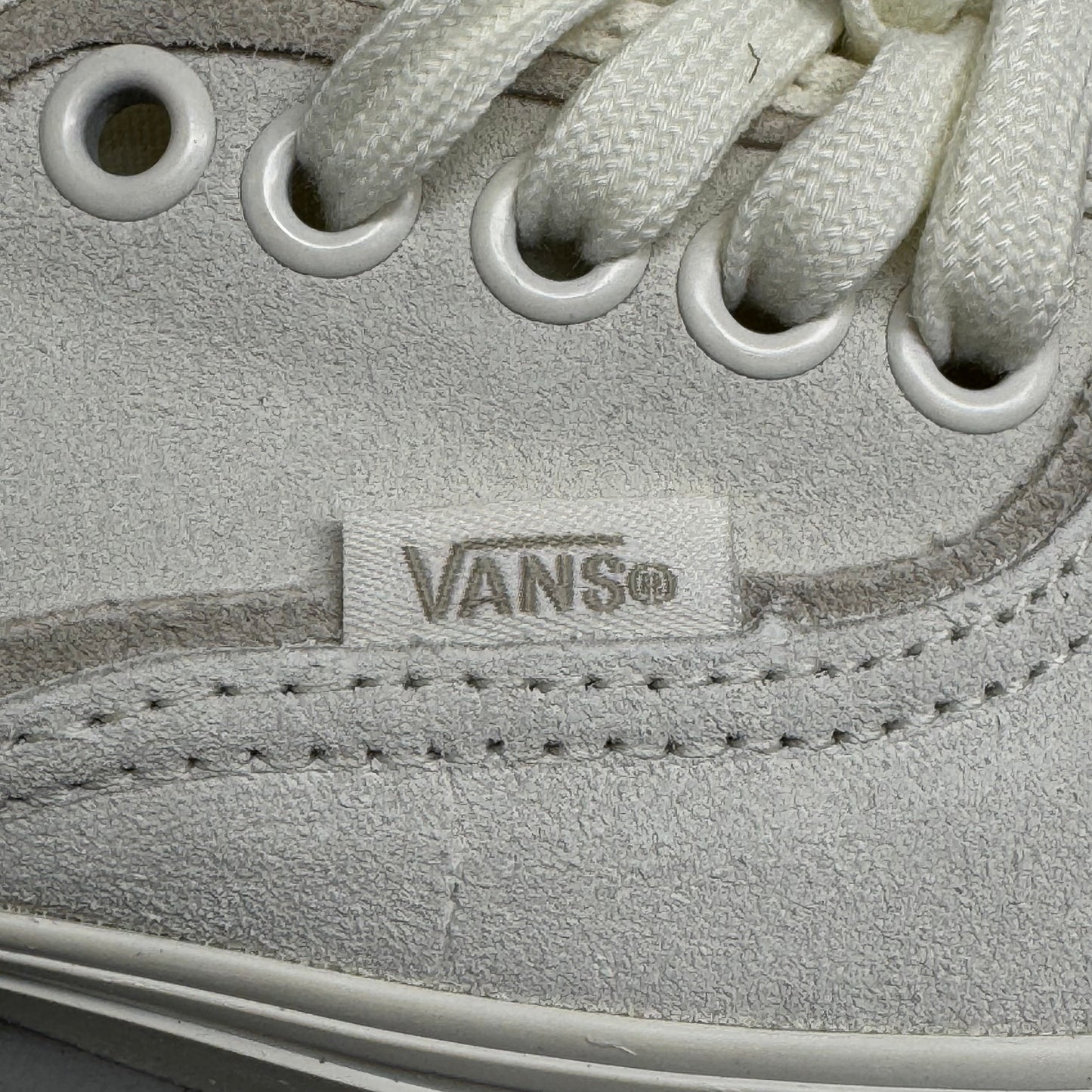 VANS Authentic Sliver Sneakers Shoes Women's Sz 8.5 White/White VN000D6DWWW