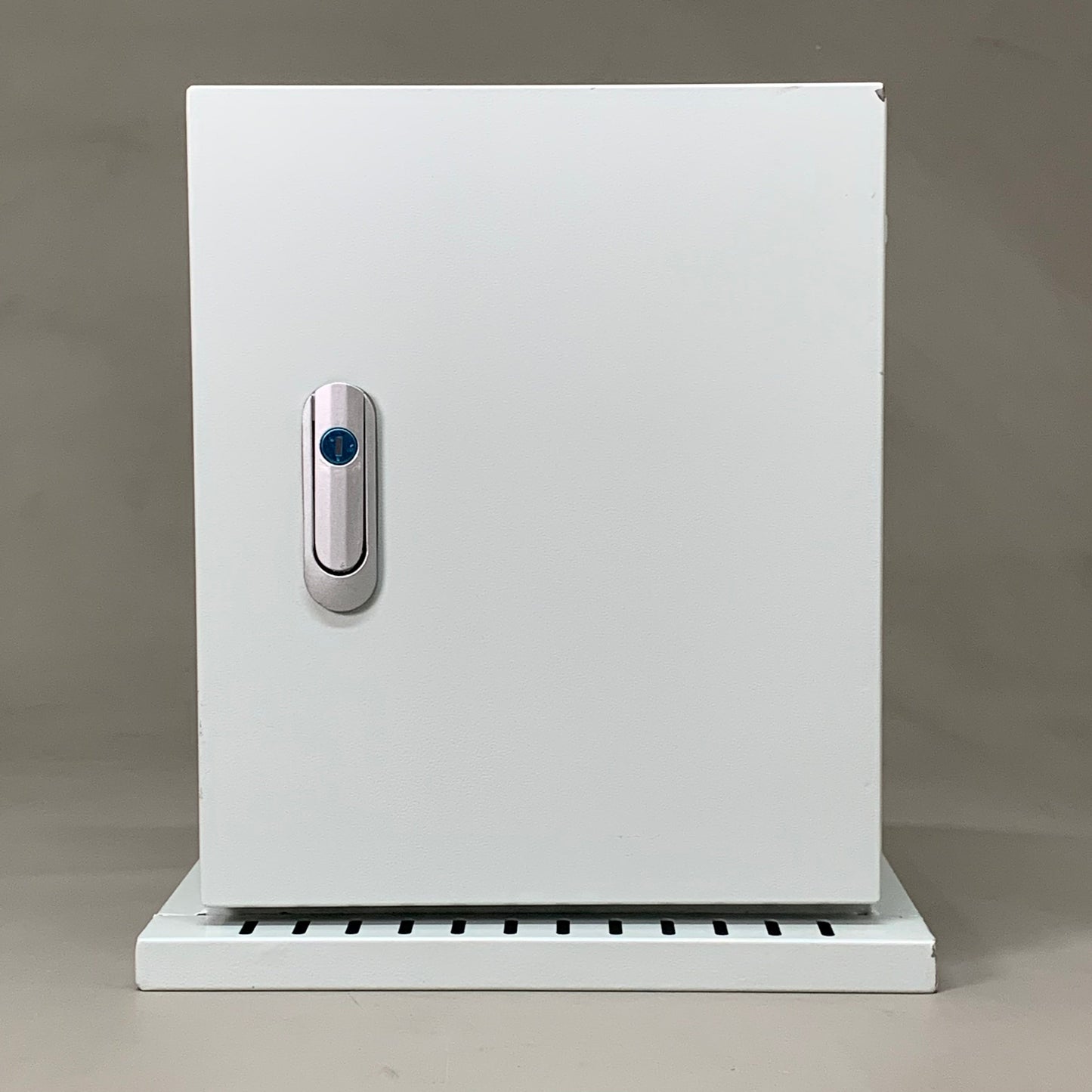 VEVOR RV Power Outlet Box Triplex Outlet Indoor/Outdoor 13.5" x 12" Grey XD-010 AS-IS