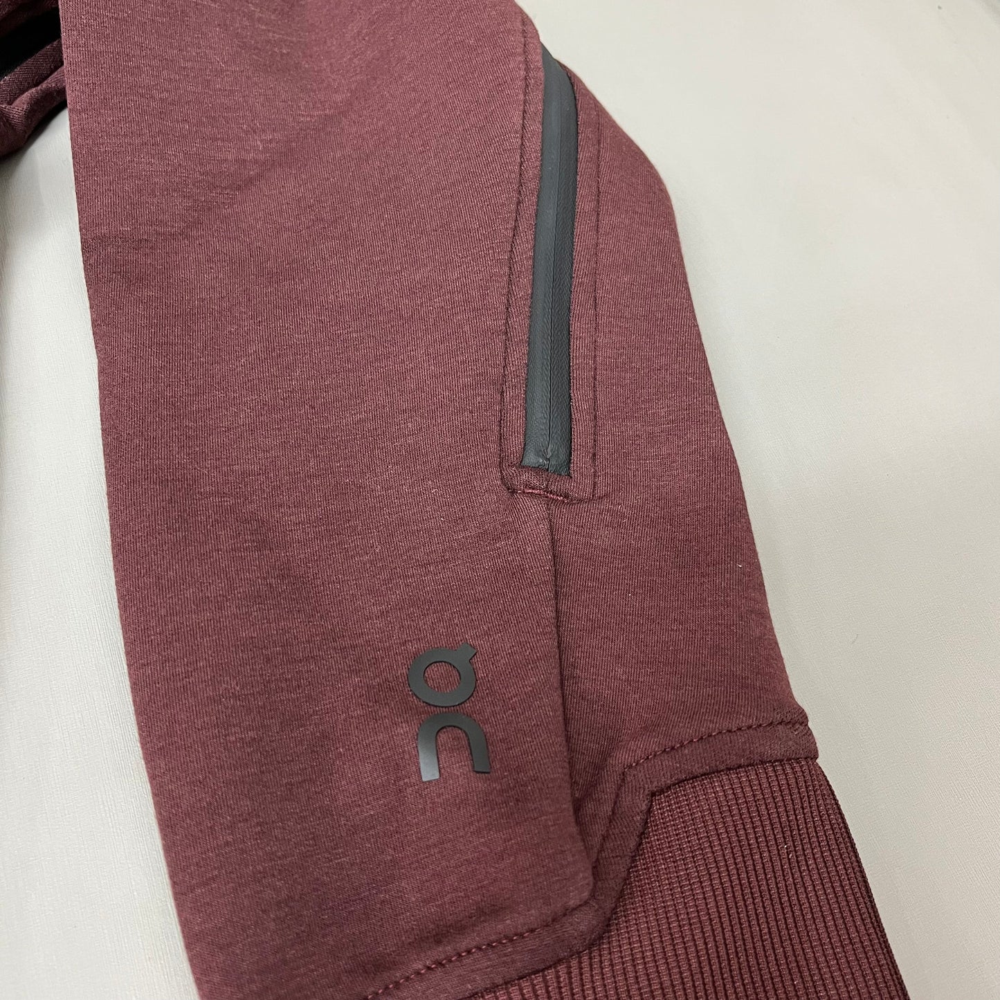 ON RUNNING Women's Active Wear Hoodie Sz-Small Mulberry 219.00346